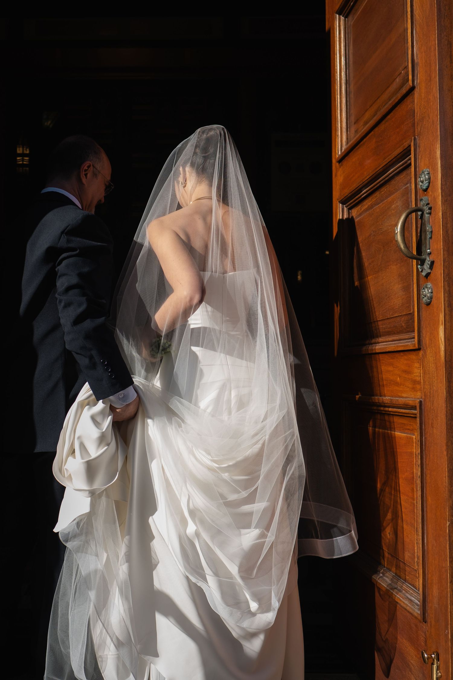 photo of the back of bride and her veil