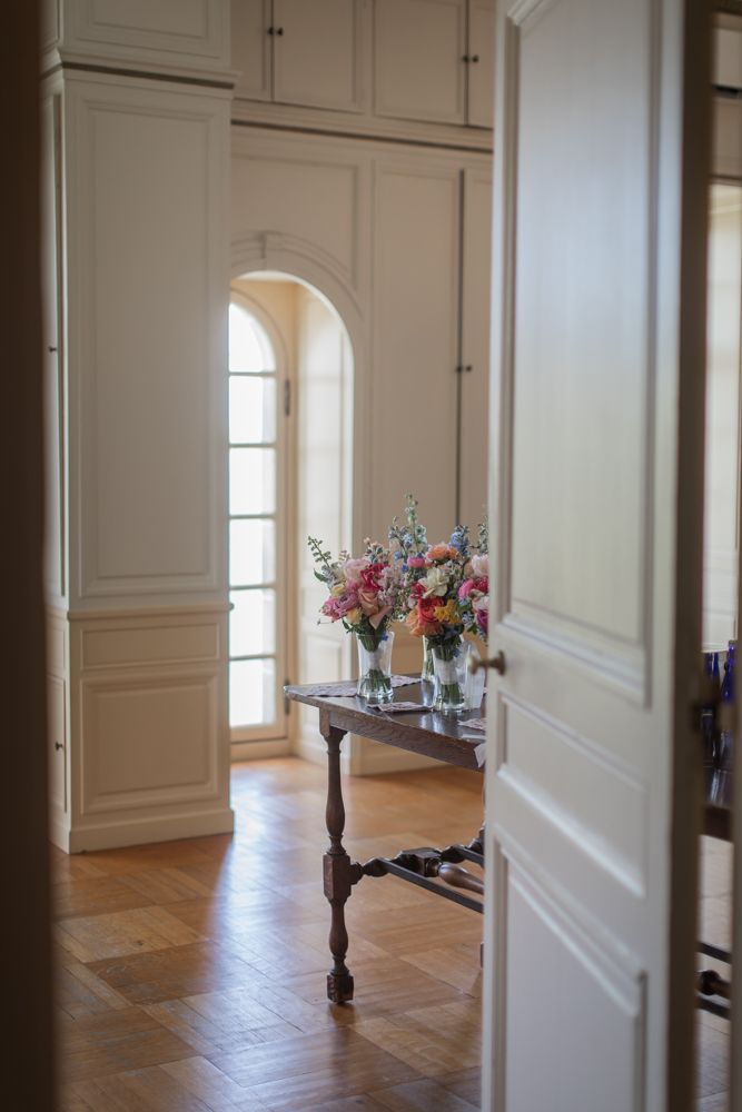 glen manor house room with arched windows