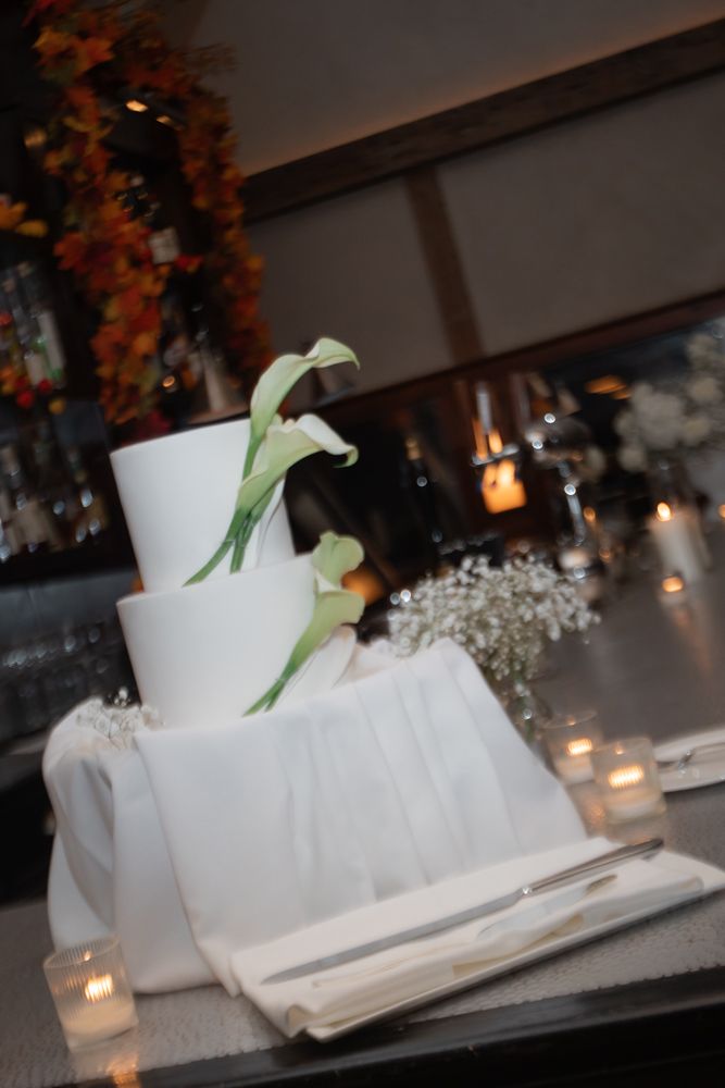 flash photo of wedding cake