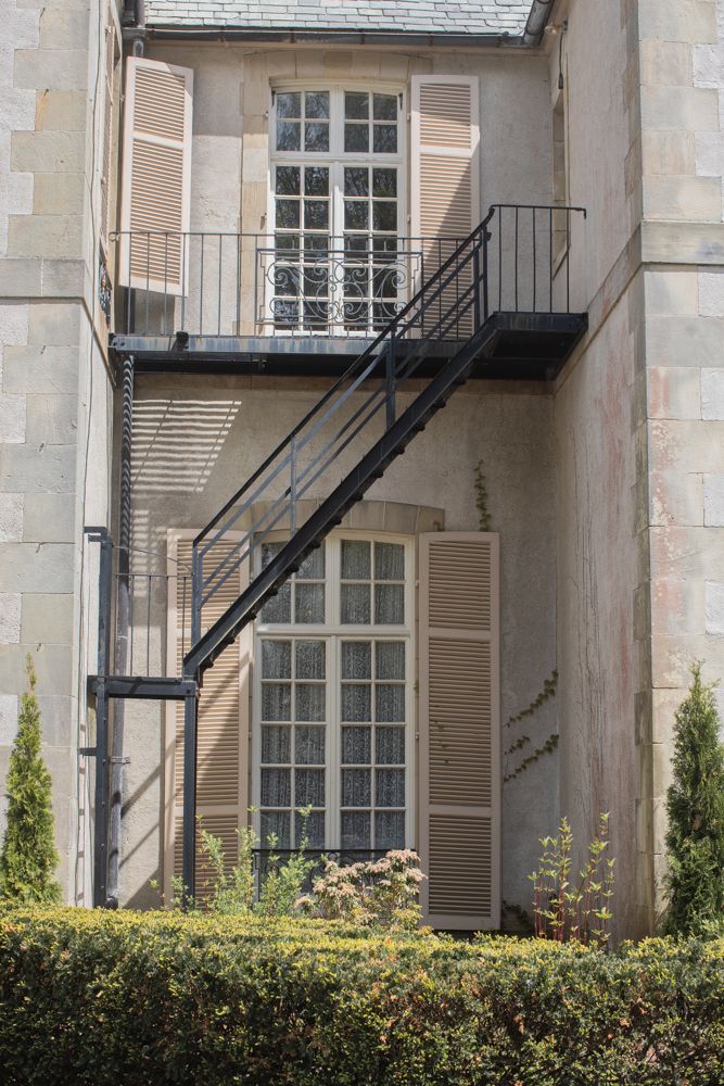 glen manor house exterior fire stairs and large windows