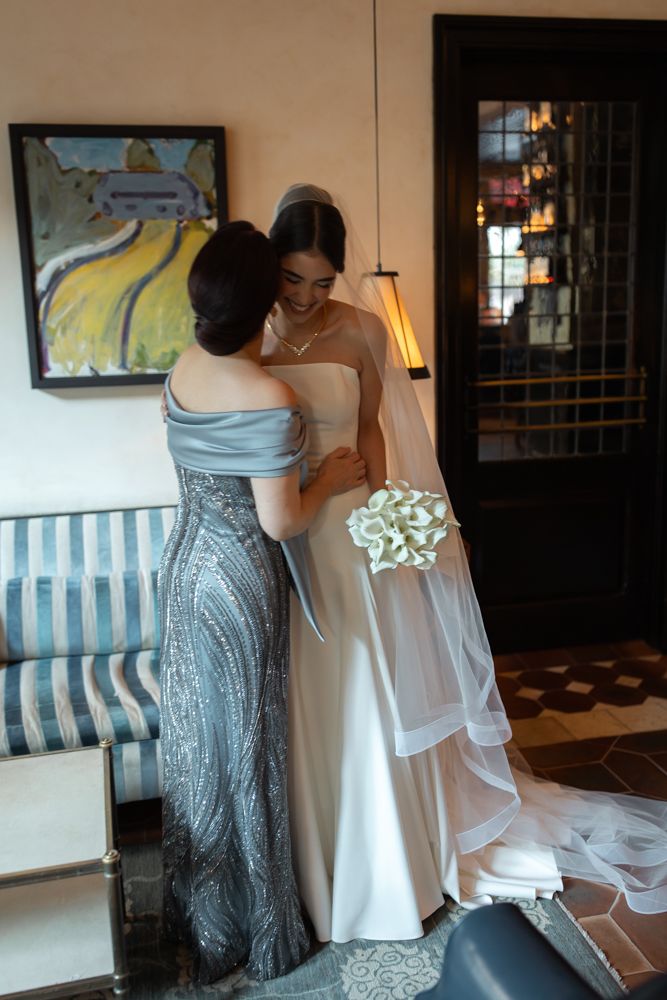 mother of the bride giving a kiss