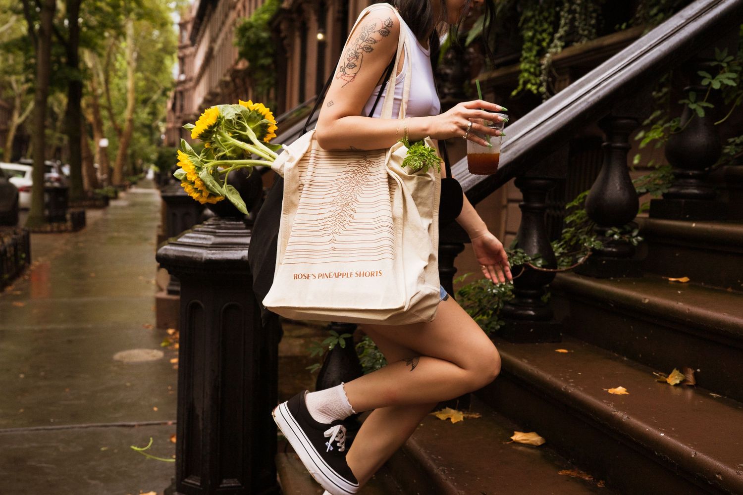 Rose's pineapple shorts tote bag 2