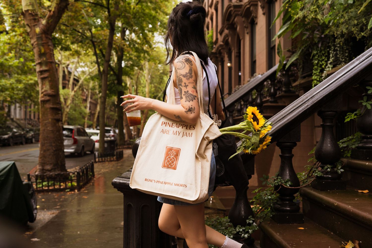 Rose's pineapple shorts tote bag 5