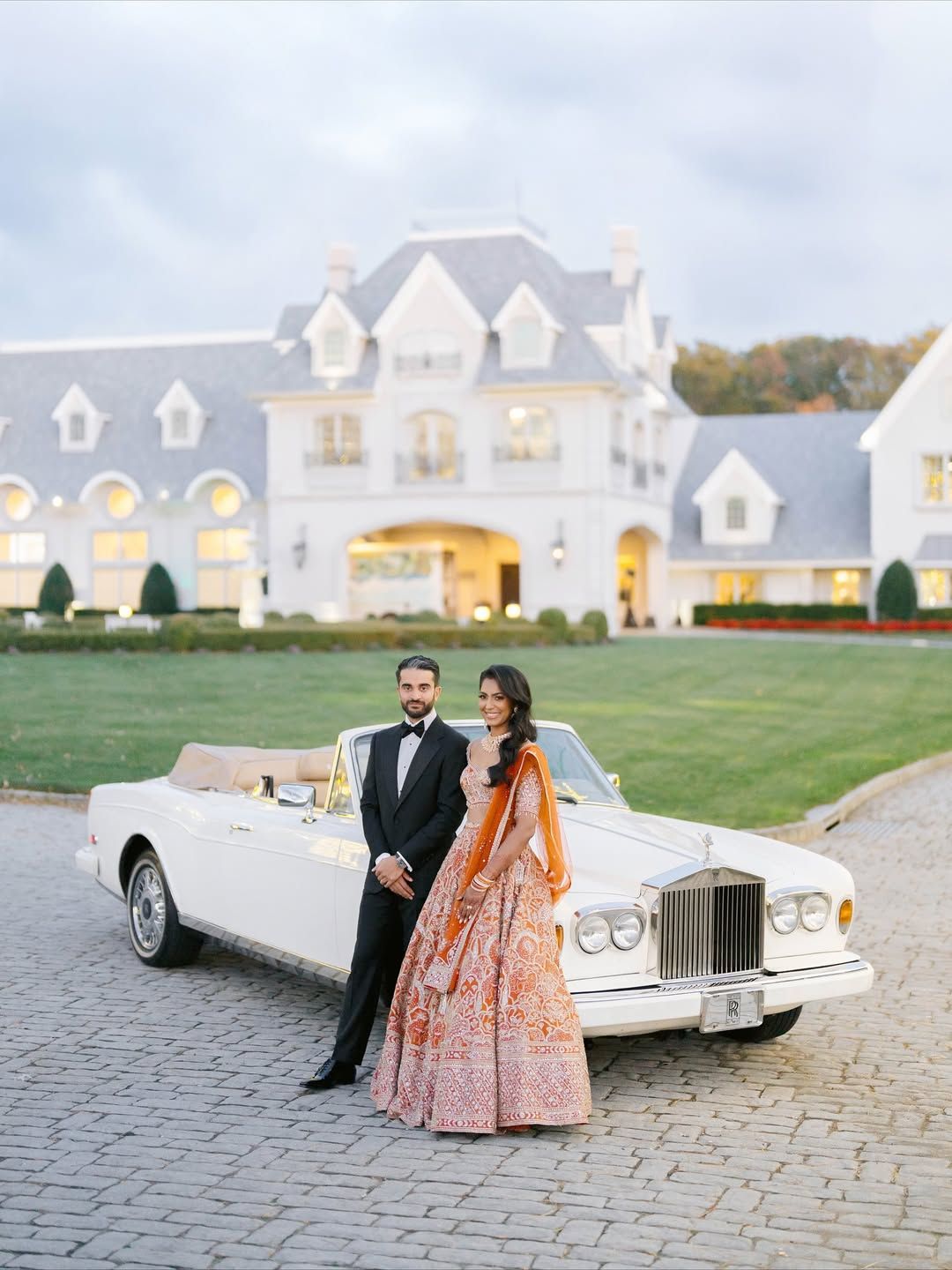 vintage car wedding photos