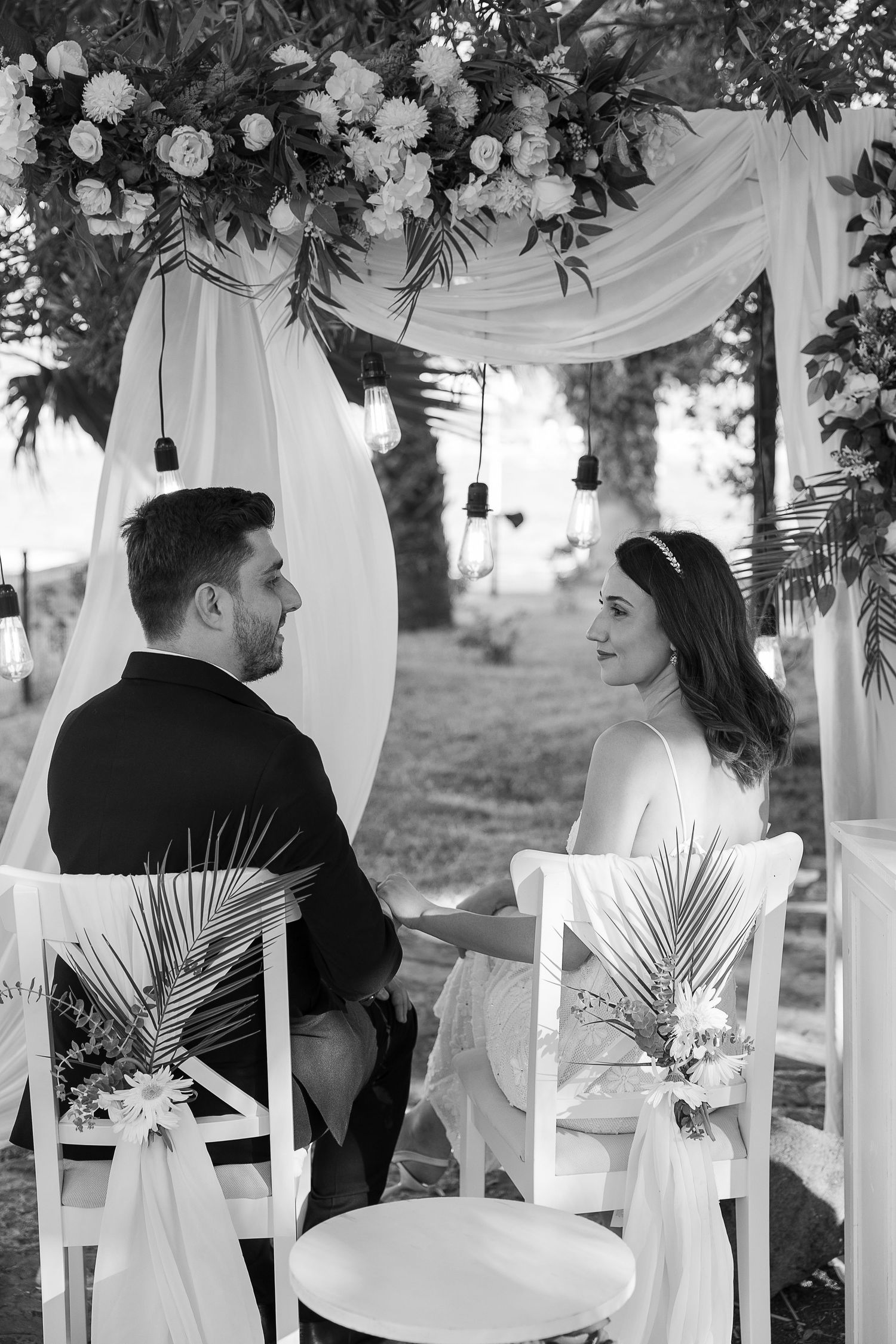 İzmir düğün çekimi, gelin damat nikah töreni siyah beyaz estetik fotoğraf Ömer Selçuk fotoğrafçılık