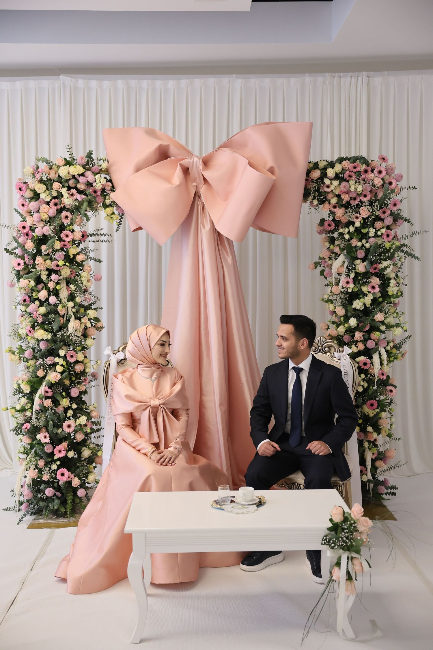 Aliağa nikah fotoğrafçısı, gelin damat sade ve şık çekim