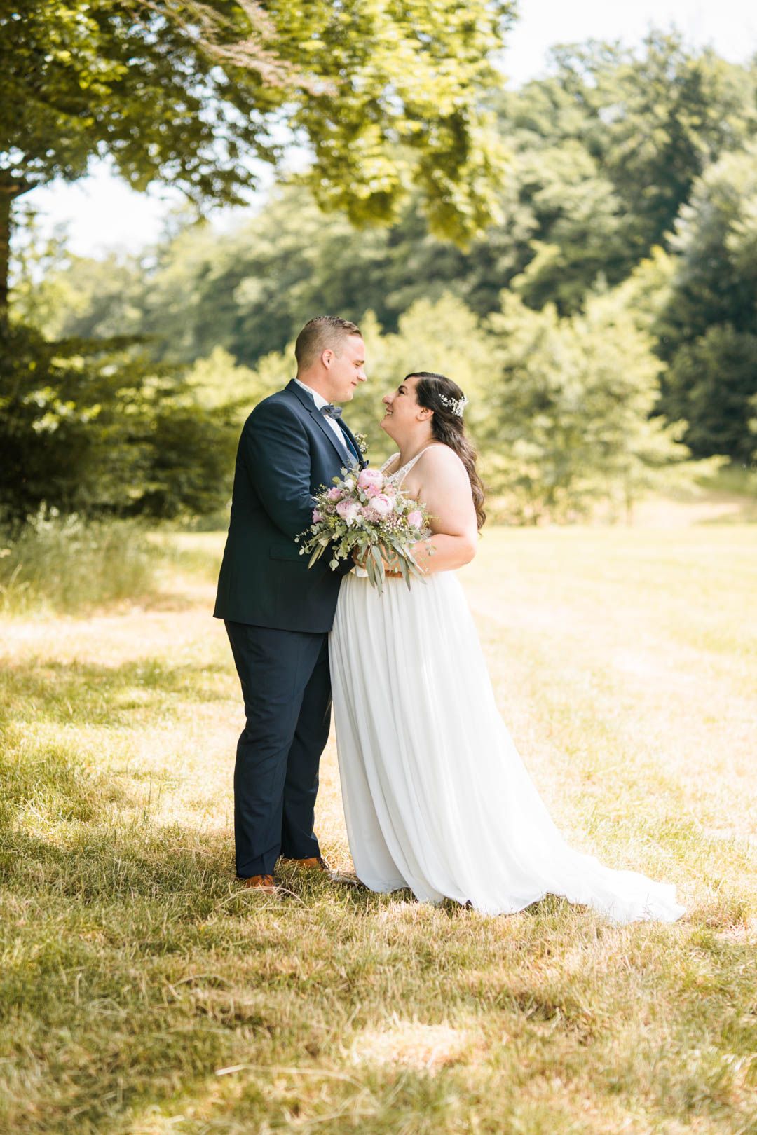 Hochzeitspaar in der Natur