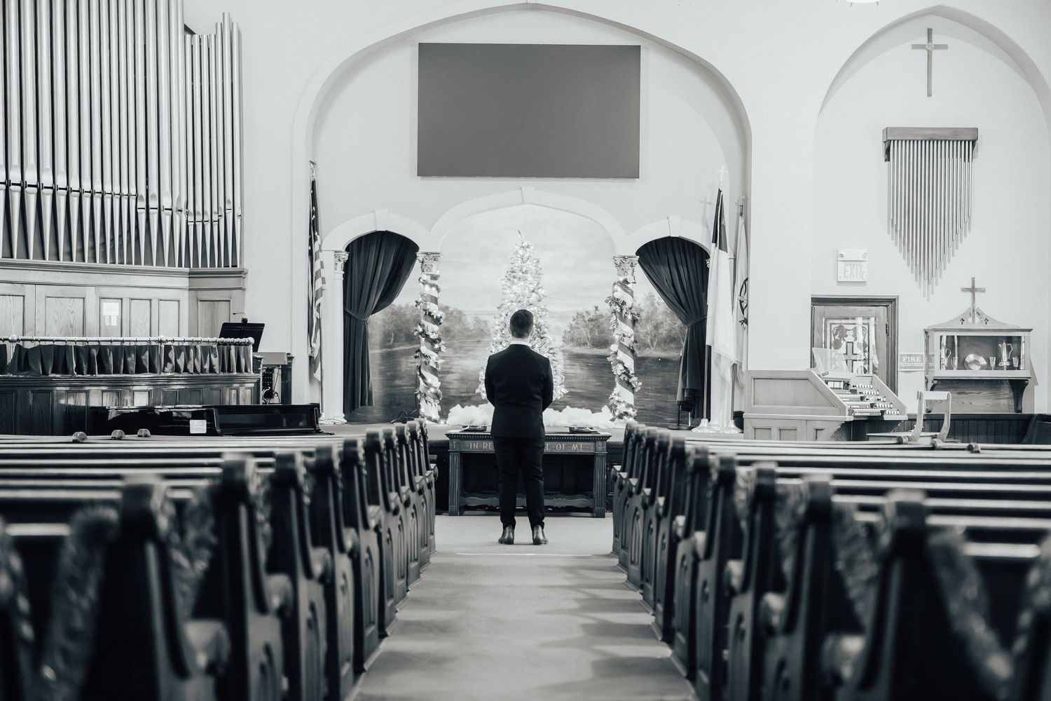 Interior view of a church sanctuary with wooden pews and organ pipes visible in multiple connected photographs.