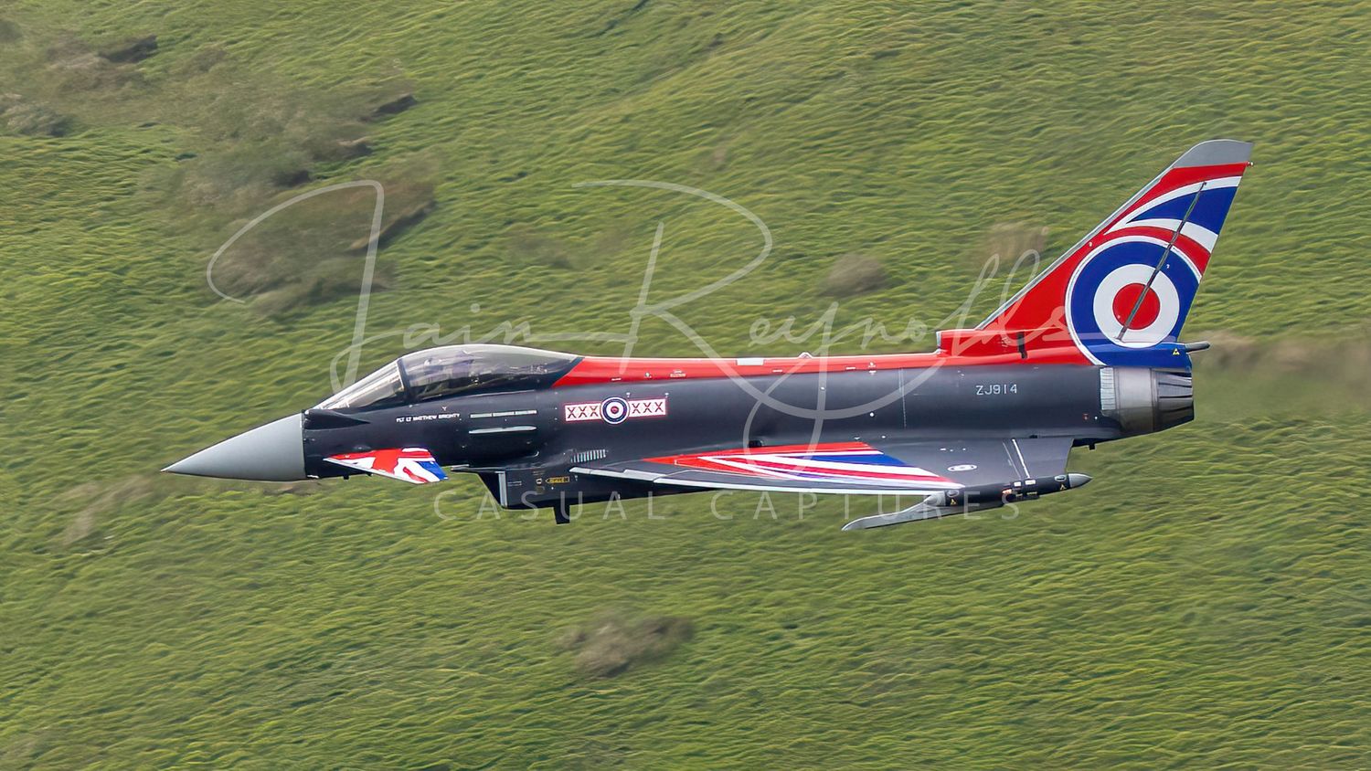 Casual Captures at the Mach Loop