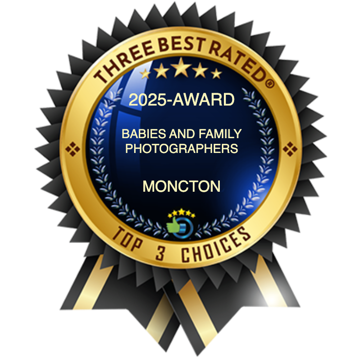 Four award badge icons showing ratings and recognition for photographers in Moncton with stars and laurel designs.