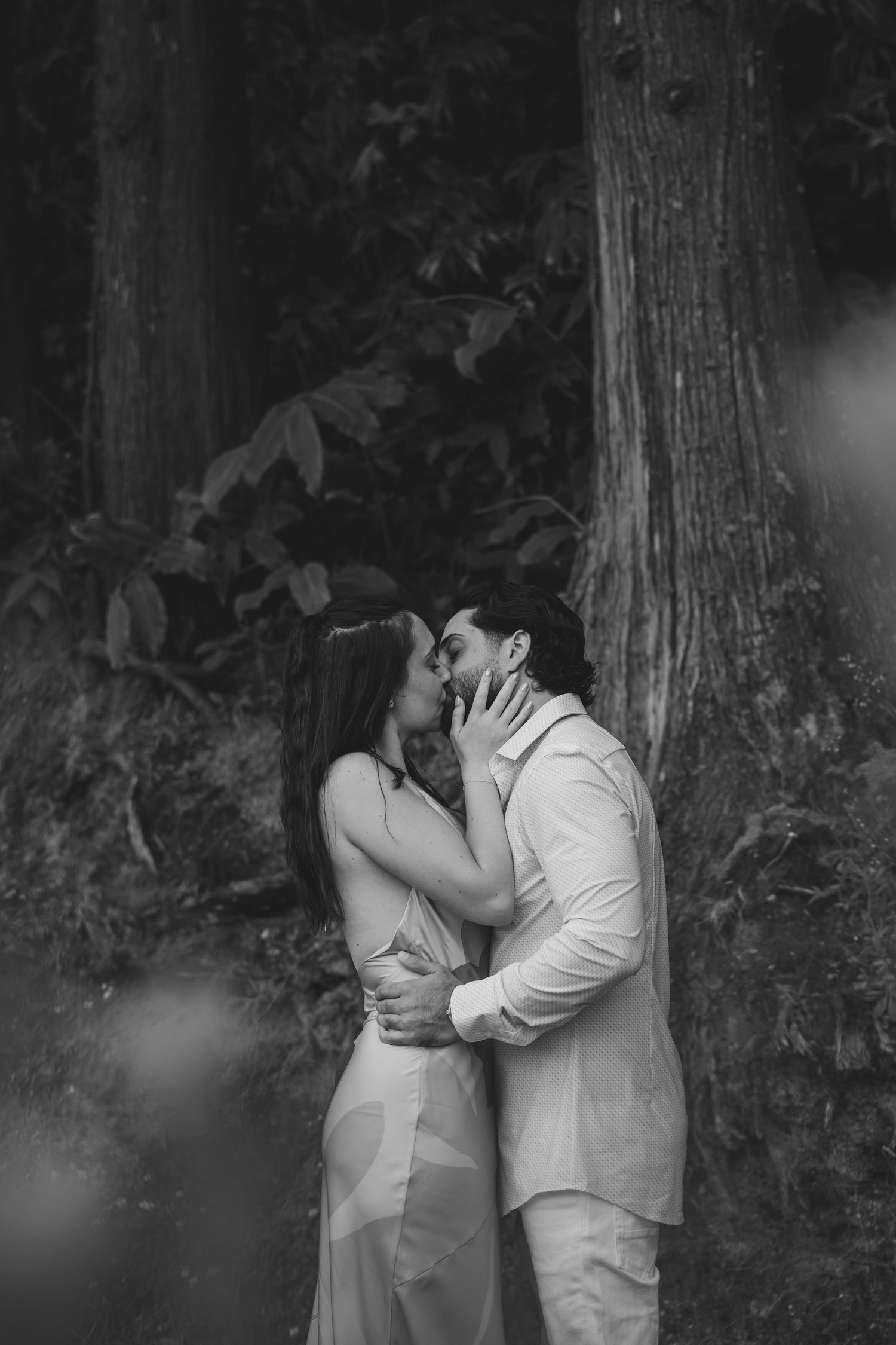 Black and white kiss in misty forest – cinematic elopement in São Miguel by Azores wedding photographer