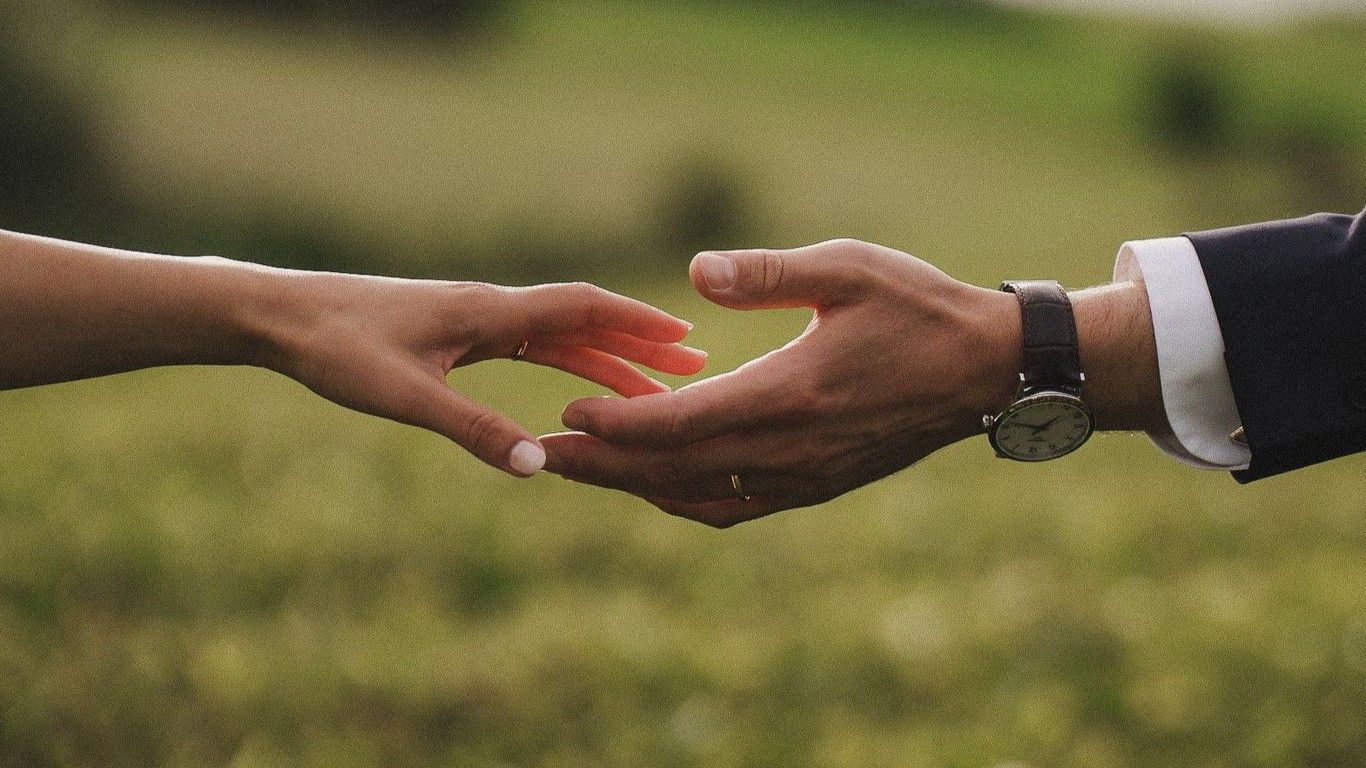 Hands reaching during surprise proposal – symbolic shot by São Miguel proposal photographer