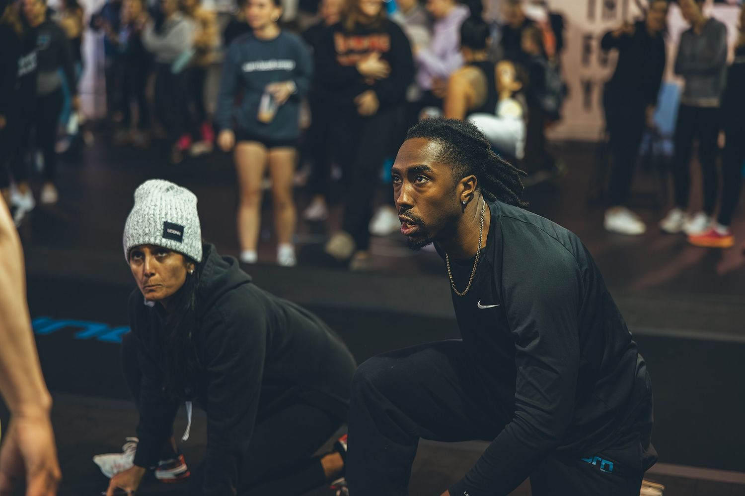Trainers encouraging member to finish