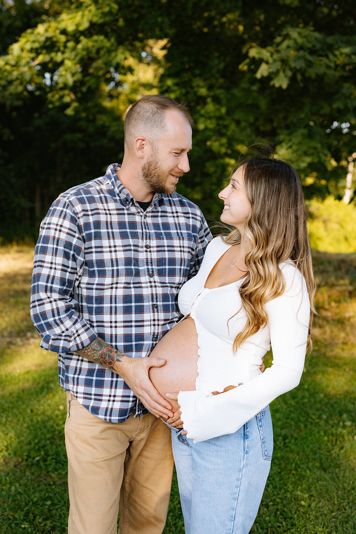 posed photo of parents to be in maternity session in connecticut