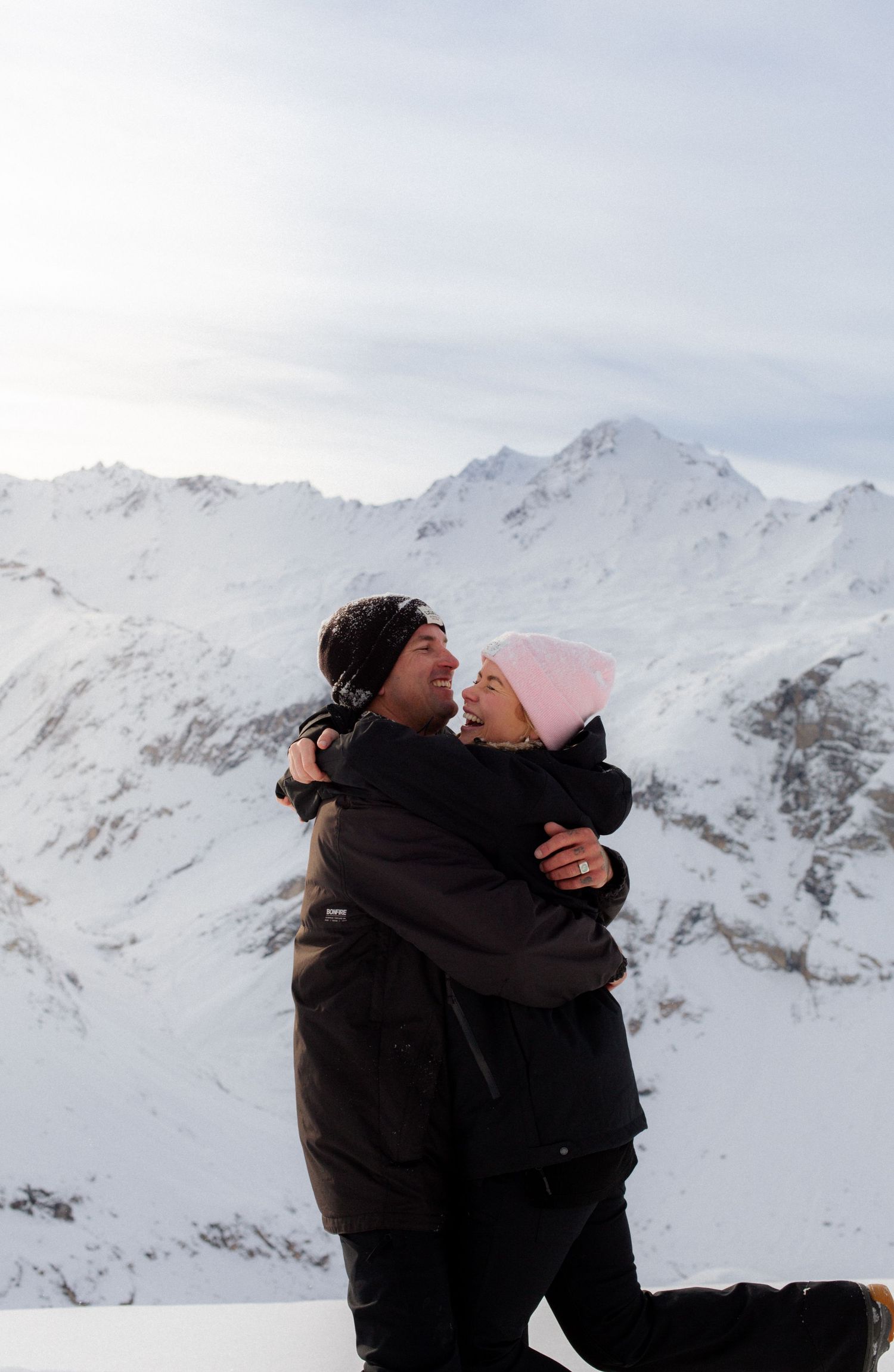 Snowy couples photography Val d'Isere wedding photography val d'isere elopement photographer wedding in Val d'Isere. Candid winter wedding