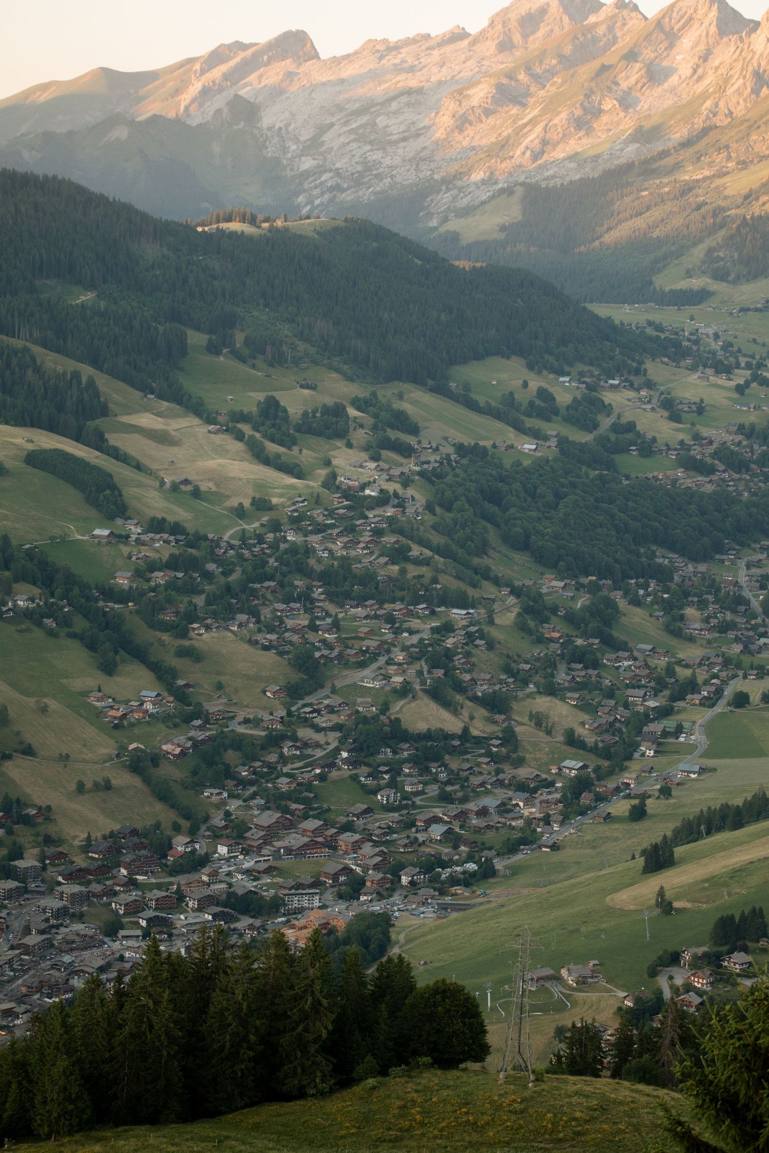Wedding Photographer captures epic sunset wedding photos in La Clusaz Wedding venue. French Alps, Mountain Wedding photographer, europe.