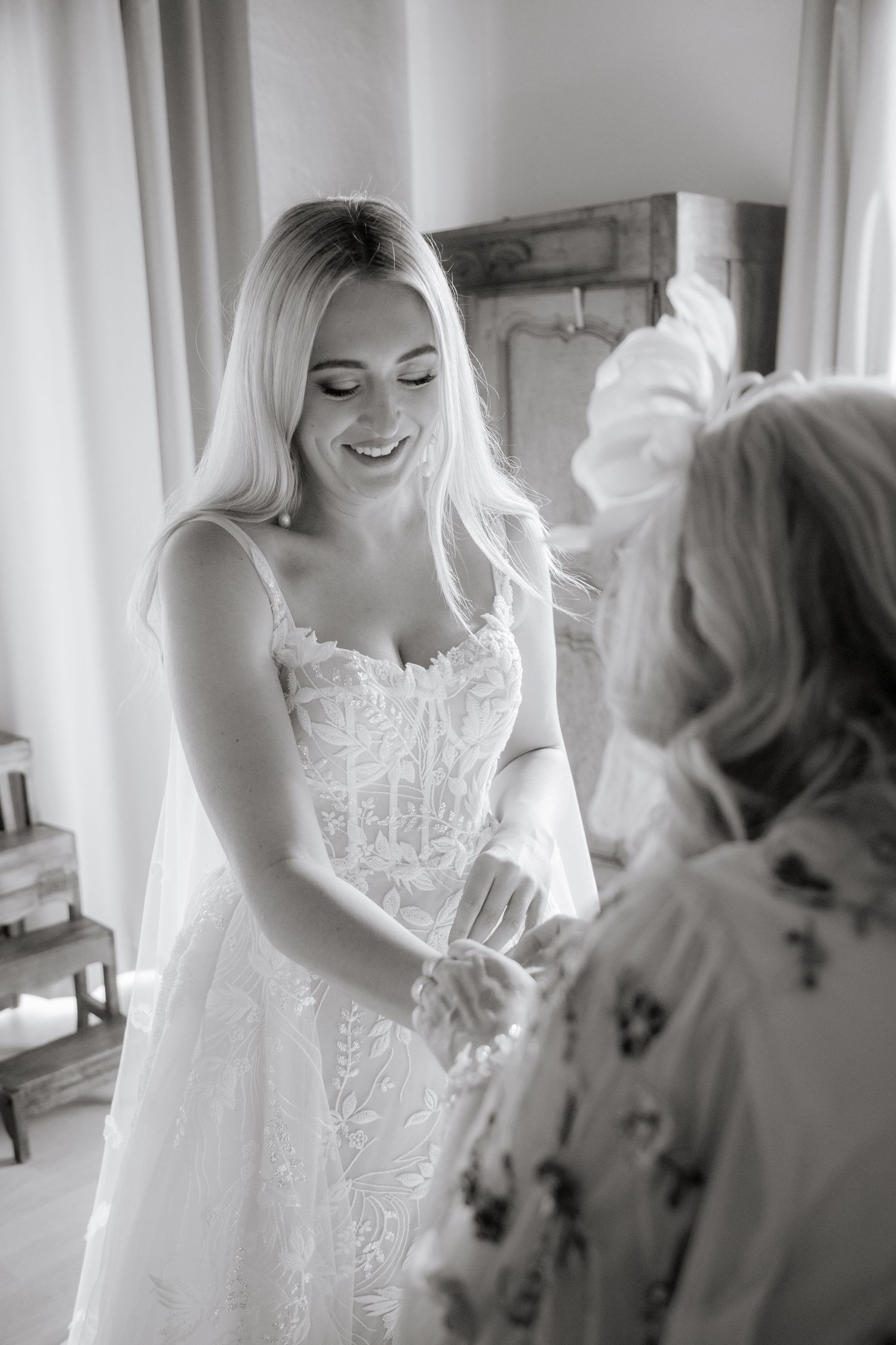 Annecy Wedding photographer captures epic wedding and natural couples photos on Lake Annecy in France. Candid & timeless documentary style.