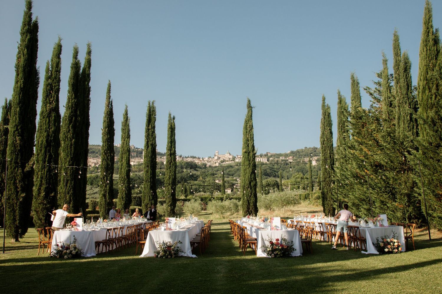 European Wedding Photographer captures wedding photos at a Tuscany Wedding venue. Italian wedding photographer, Timeless and candid photos.