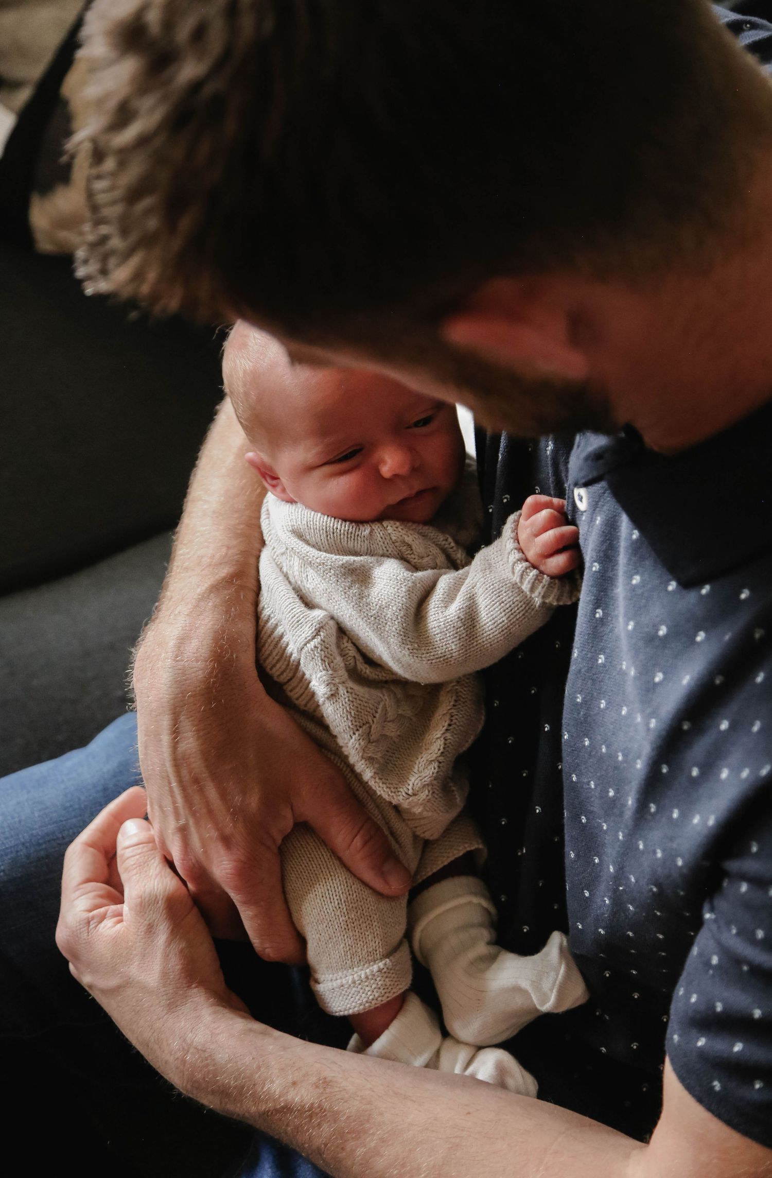 Family & Newborn photos in Morzine. Morzine photographer apturing Natural family photos. Newborn photography in Morzine and surrounding area