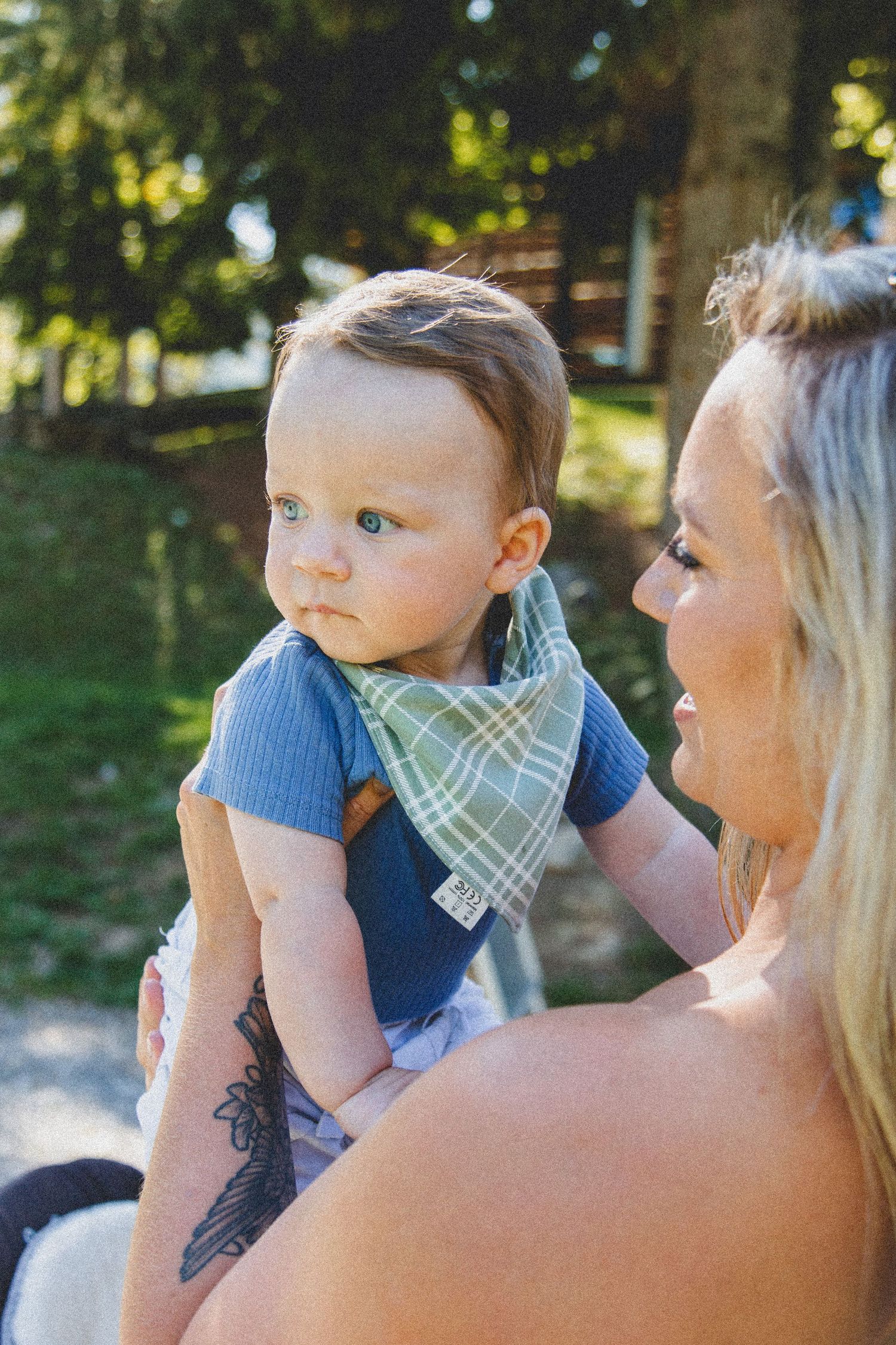 Outdoor family photography session with a mountain backdrop. Captured by Morzine Family photographer. Natural family portraits in morzine
