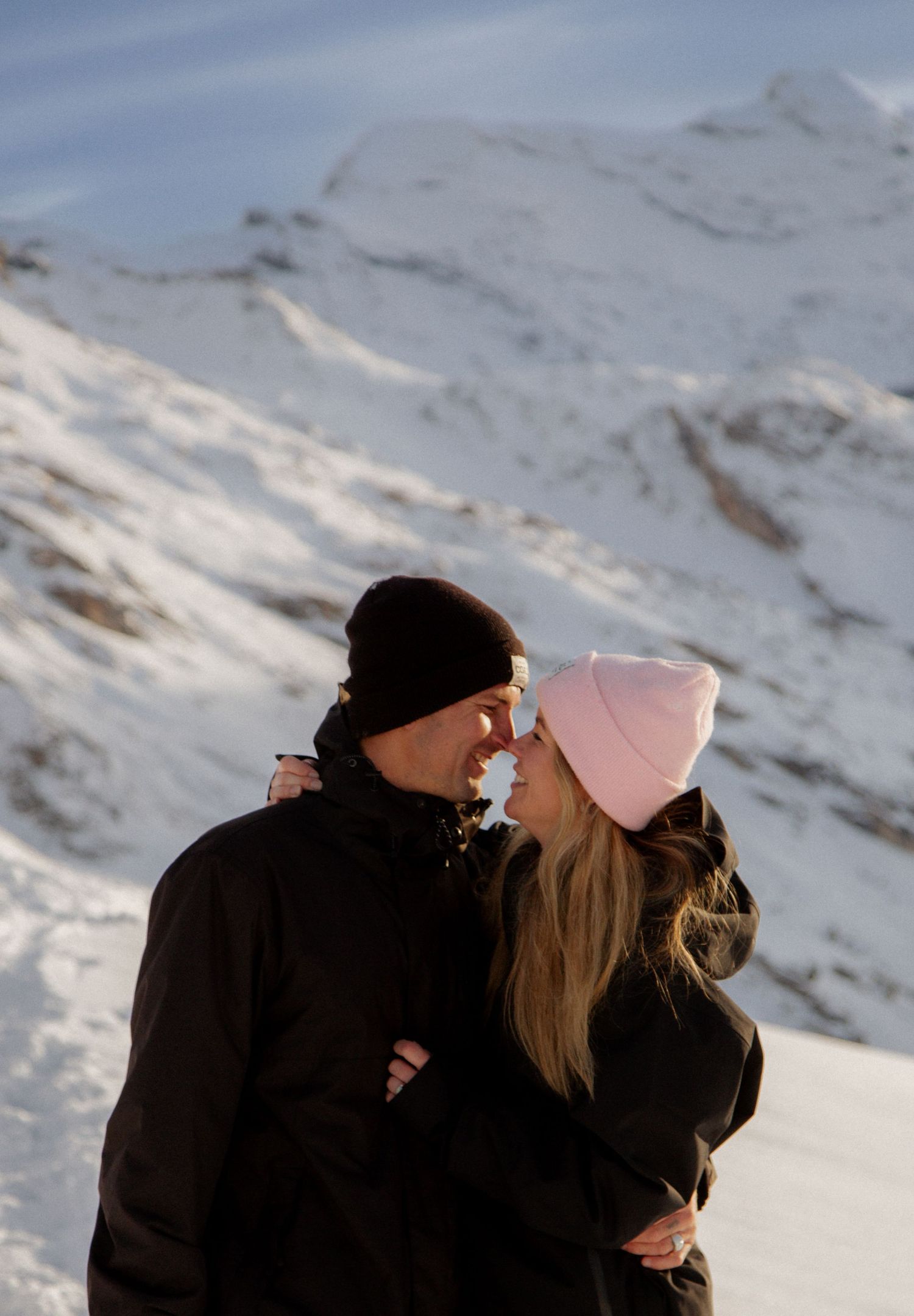 Snowy couples photography Val d'Isere wedding photography val d'isere elopement photographer wedding in Val d'Isere. Candid winter wedding