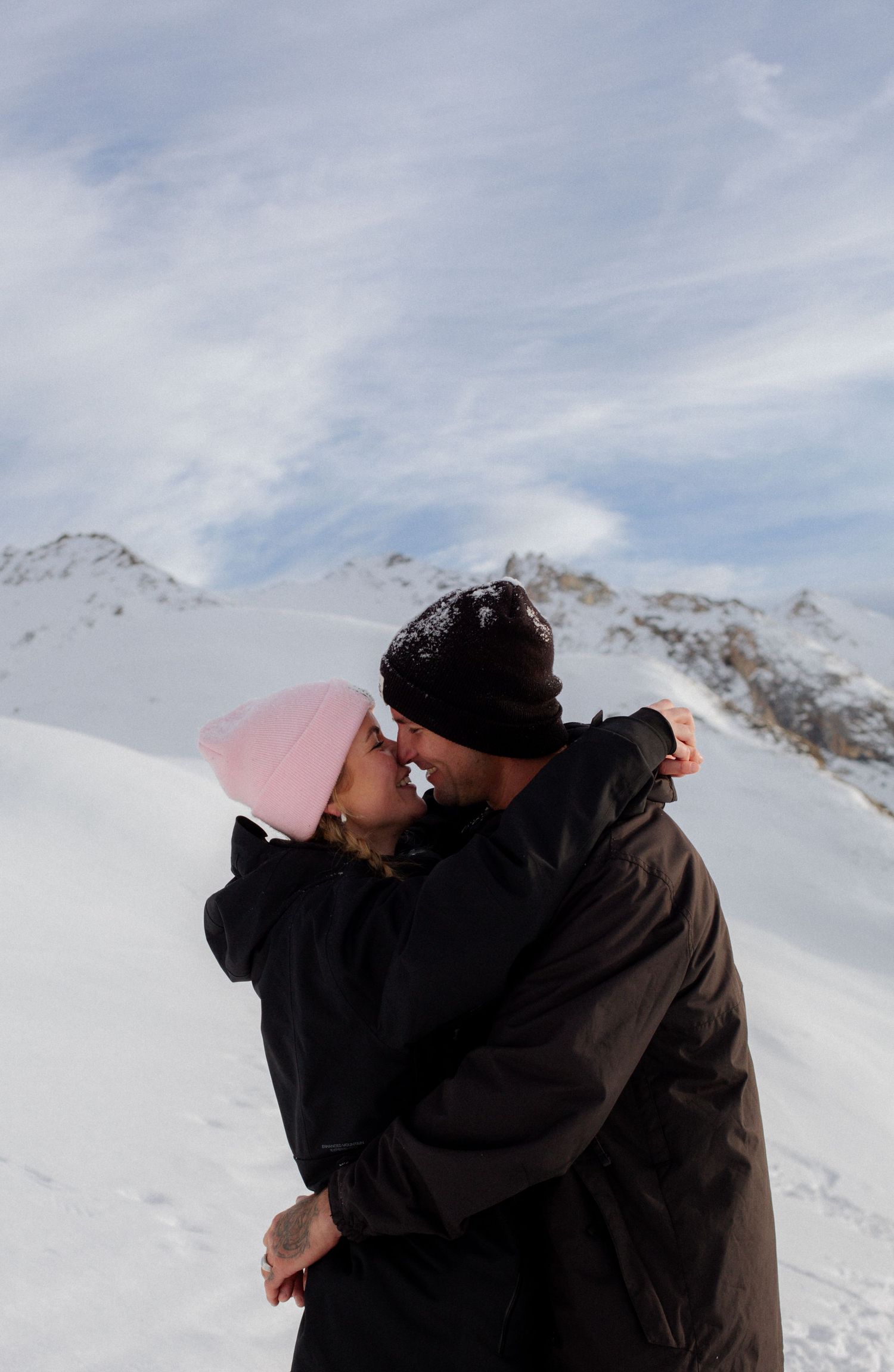 Snowy couples photography Val d'Isere wedding photography val d'isere elopement photographer wedding in Val d'Isere. Candid winter wedding