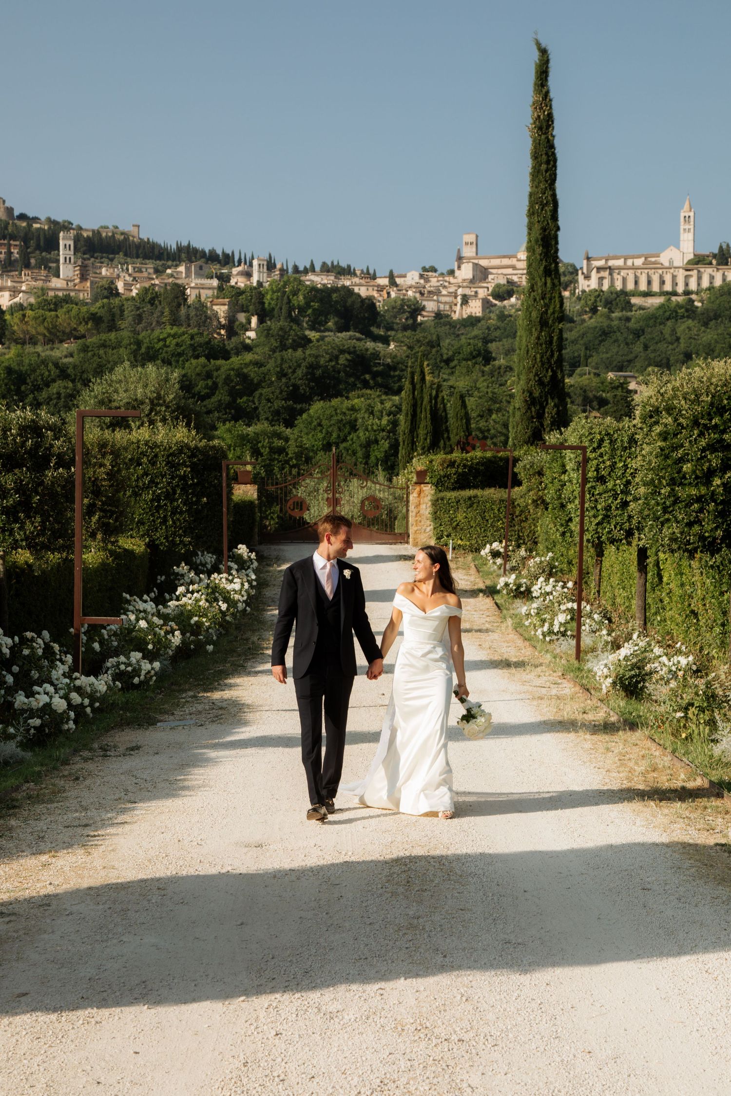 European Wedding Photographer captures wedding photos at a Tuscany Wedding venue. Italian wedding photographer, Timeless and candid photos.