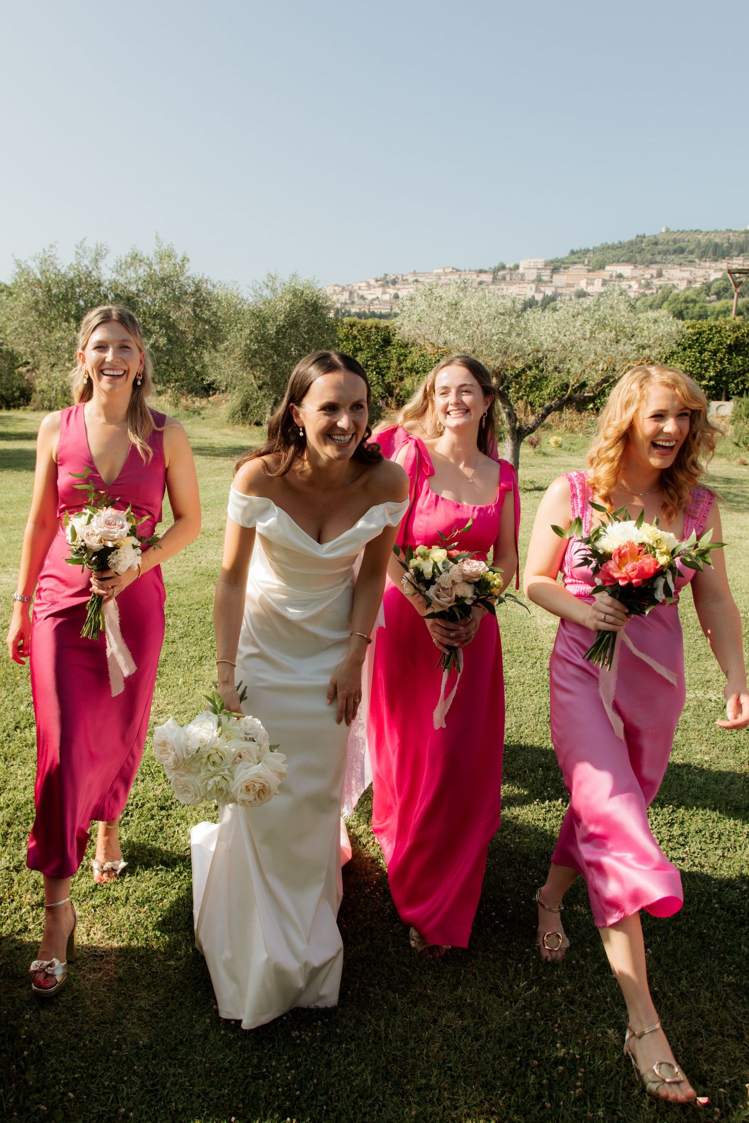 European Wedding Photographer captures wedding photos at a Tuscany Wedding venue. Italian wedding photographer, Timeless and candid photos.