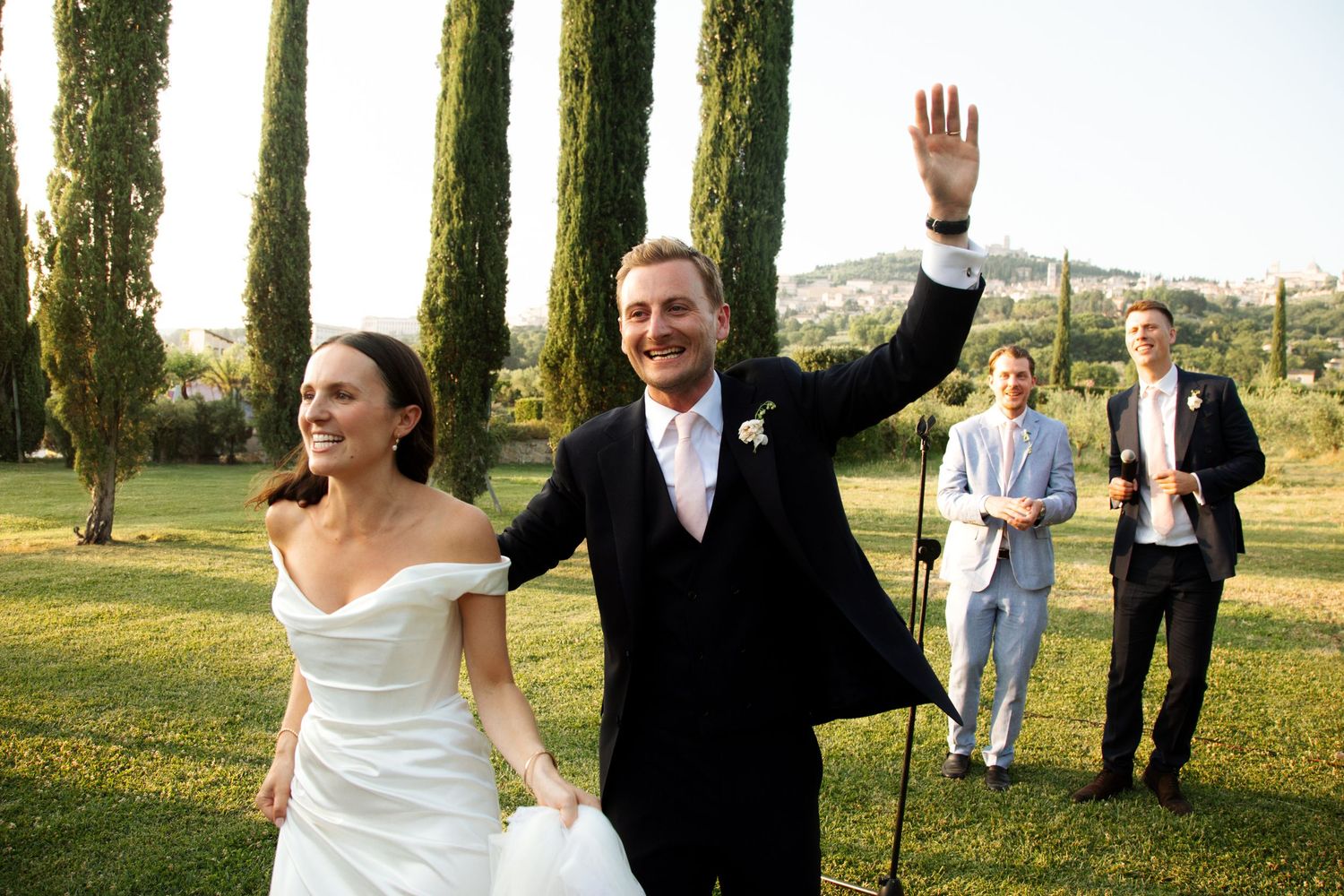European Wedding Photographer captures wedding photos at a Tuscany Wedding venue. Italian wedding photographer, Timeless and candid photos.