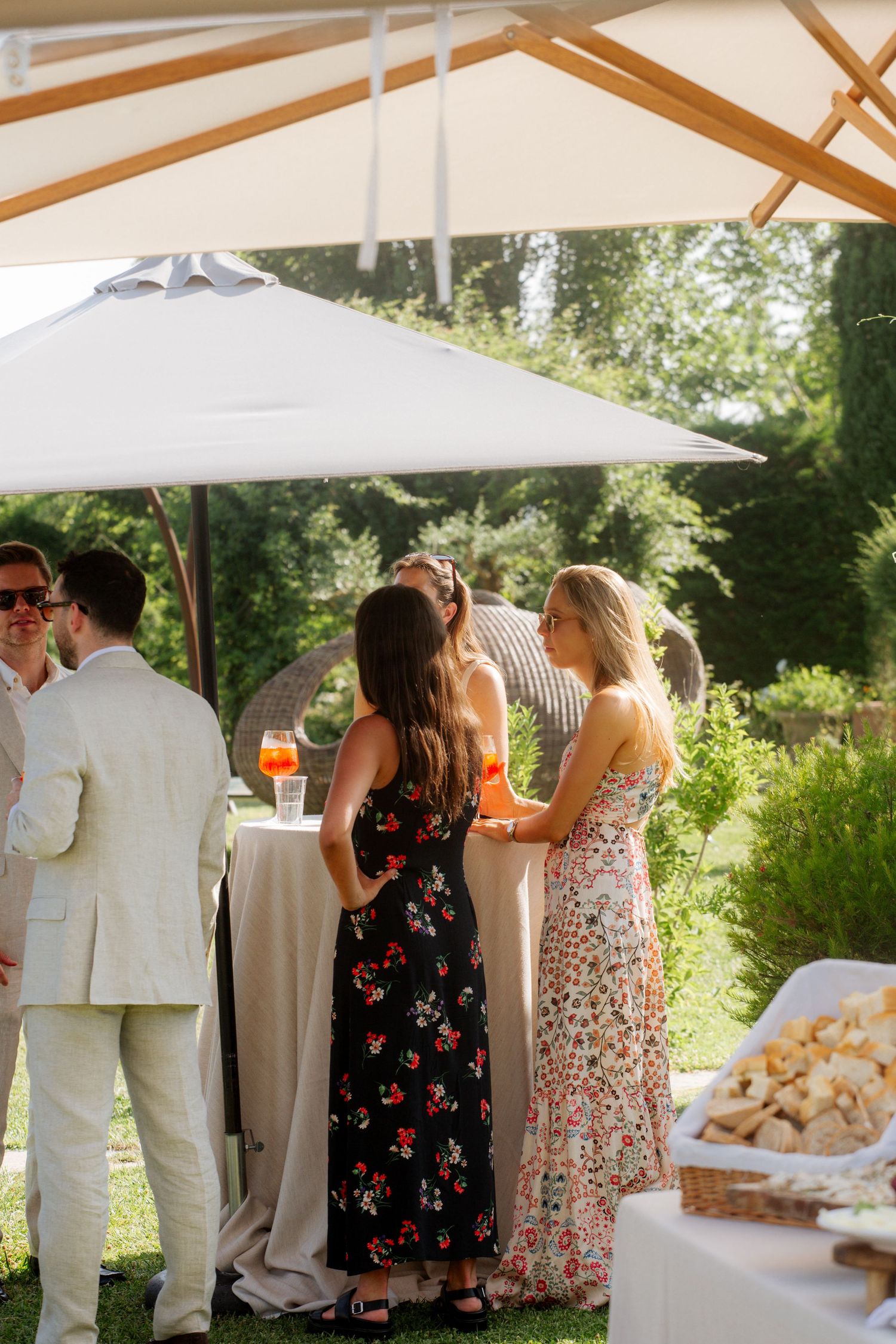 European Wedding Photographer captures wedding photos at a Tuscany Wedding venue. Italian wedding photographer, Timeless and candid photos.