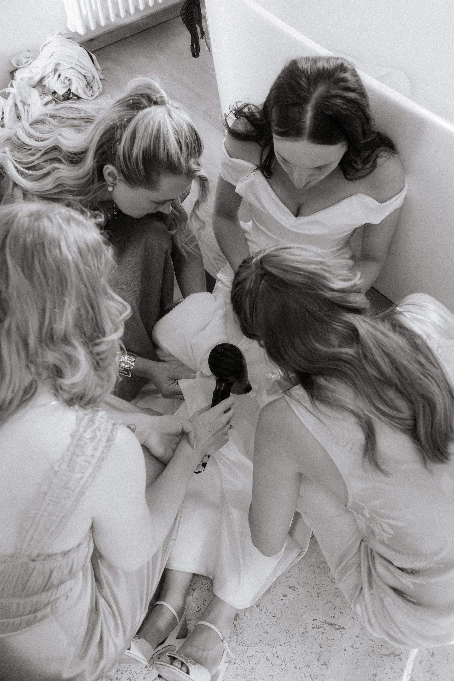 European Wedding Photographer captures wedding photos at a Tuscany Wedding venue. Italian wedding photographer, Timeless and candid photos.