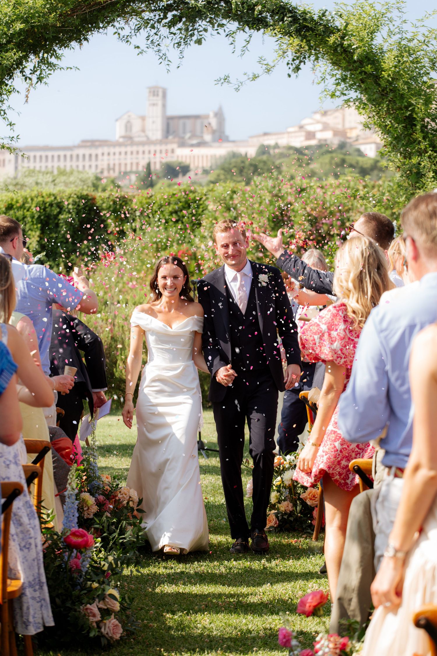 European Wedding Photographer captures wedding photos at a Tuscany Wedding venue. Italian wedding photographer, Timeless and candid photos.