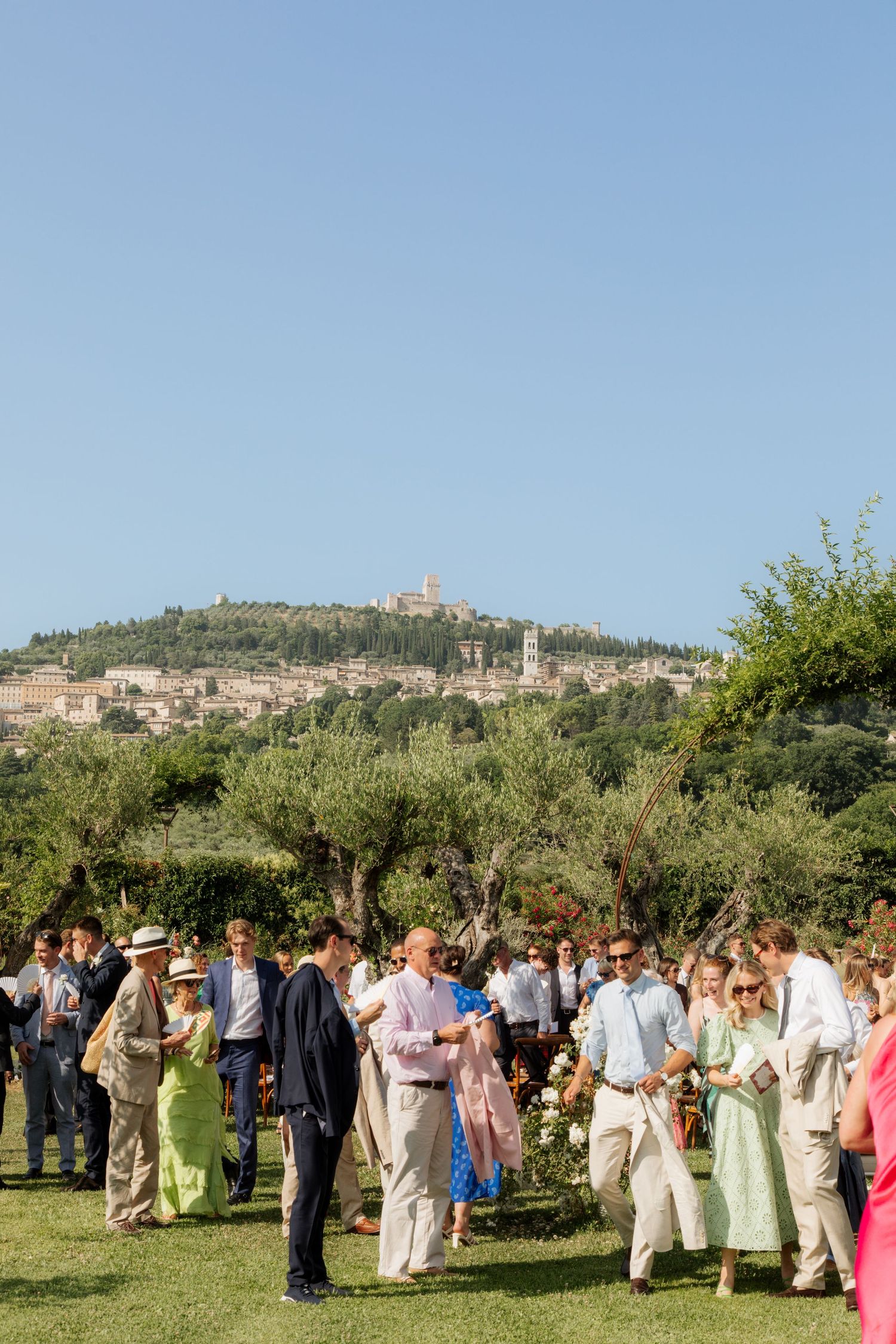 European Wedding Photographer captures wedding photos at a Tuscany Wedding venue. Italian wedding photographer, Timeless and candid photos.