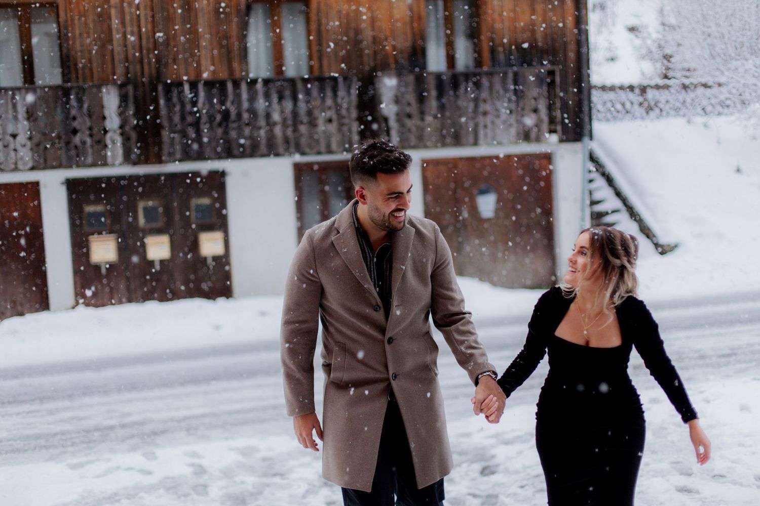 Snowy couples photography Morzine wedding photography morzine elopement photographer. Wedding in Morzine. Candid winter wedding photography