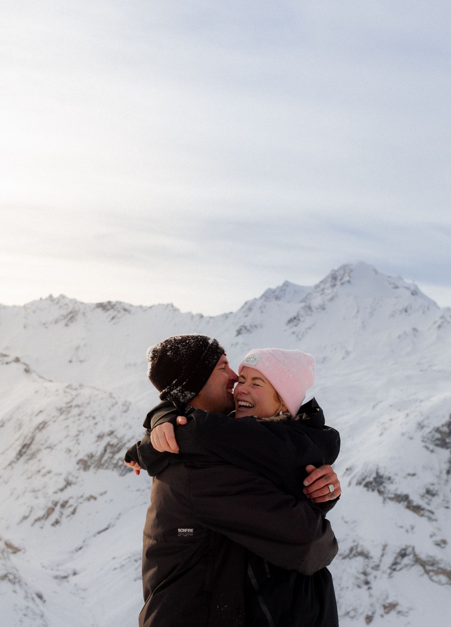 Snowy couples photography Val d'Isere wedding photography val d'isere elopement photographer wedding in Val d'Isere. Candid winter wedding