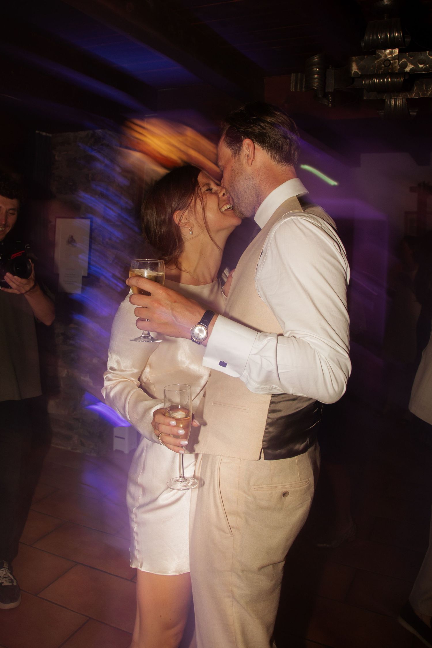 bride and groom first dance natural wedding photography in mozine