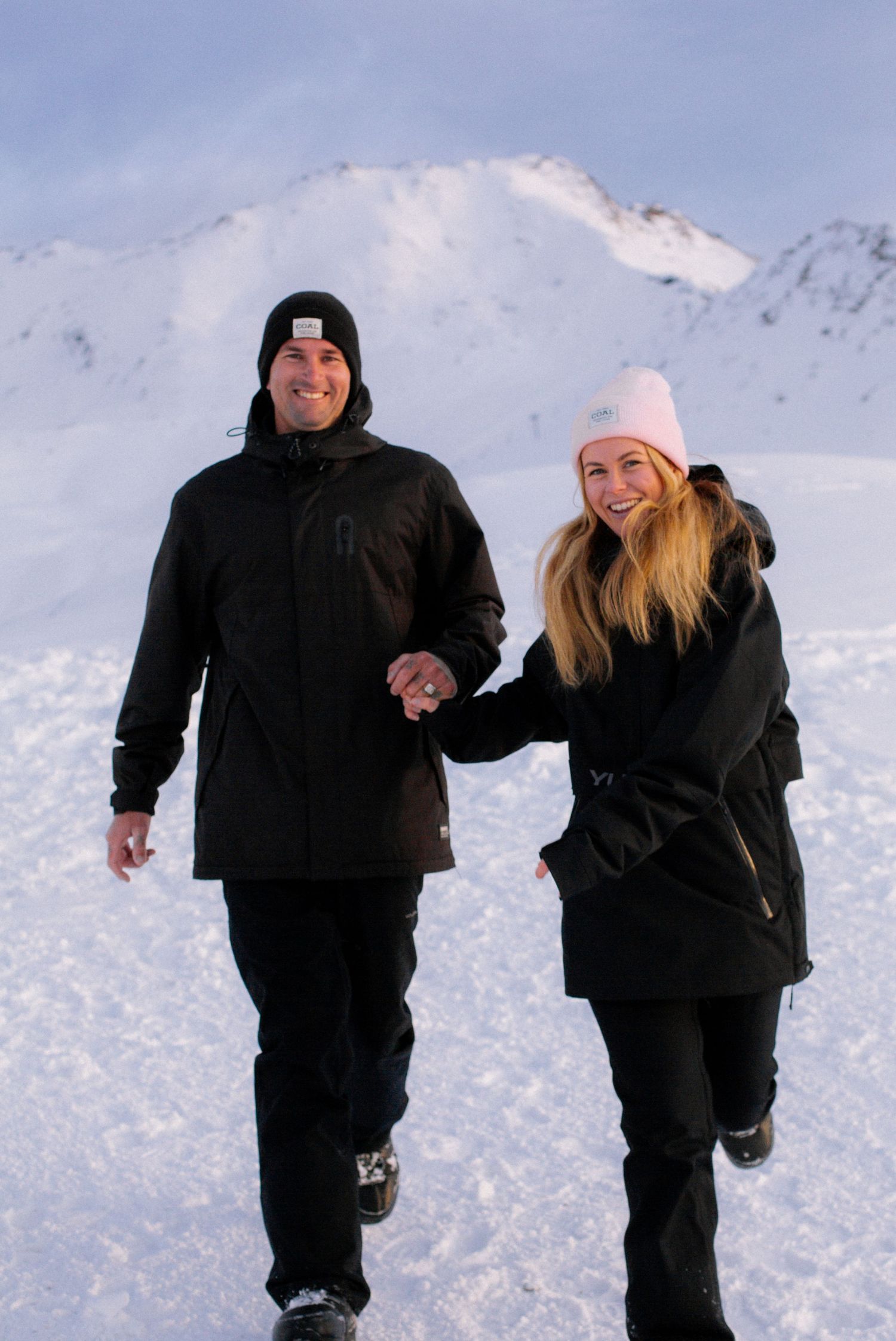 Snowy couples photography Val d'Isere wedding photography val d'isere elopement photographer wedding in Val d'Isere. Candid winter wedding