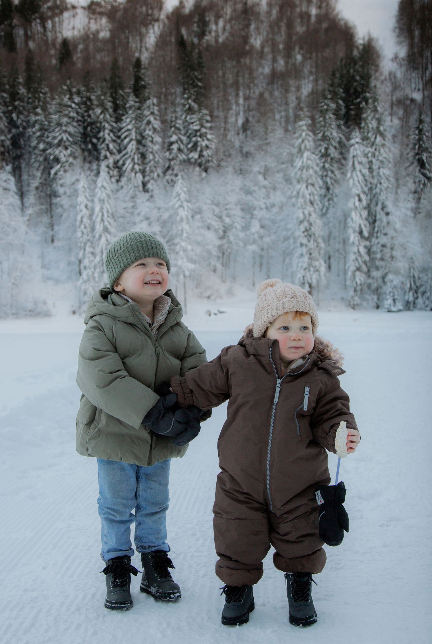 Family Photographer captures outdoor family photos. Family photography session captured by Morzine family Photographer at Lac Montriondf