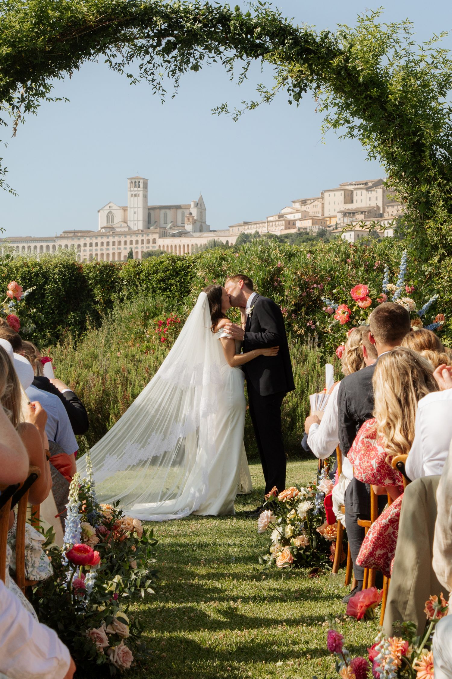 European Wedding Photographer captures wedding photos at a Tuscany Wedding venue. Italian wedding photographer, Timeless and candid photos.