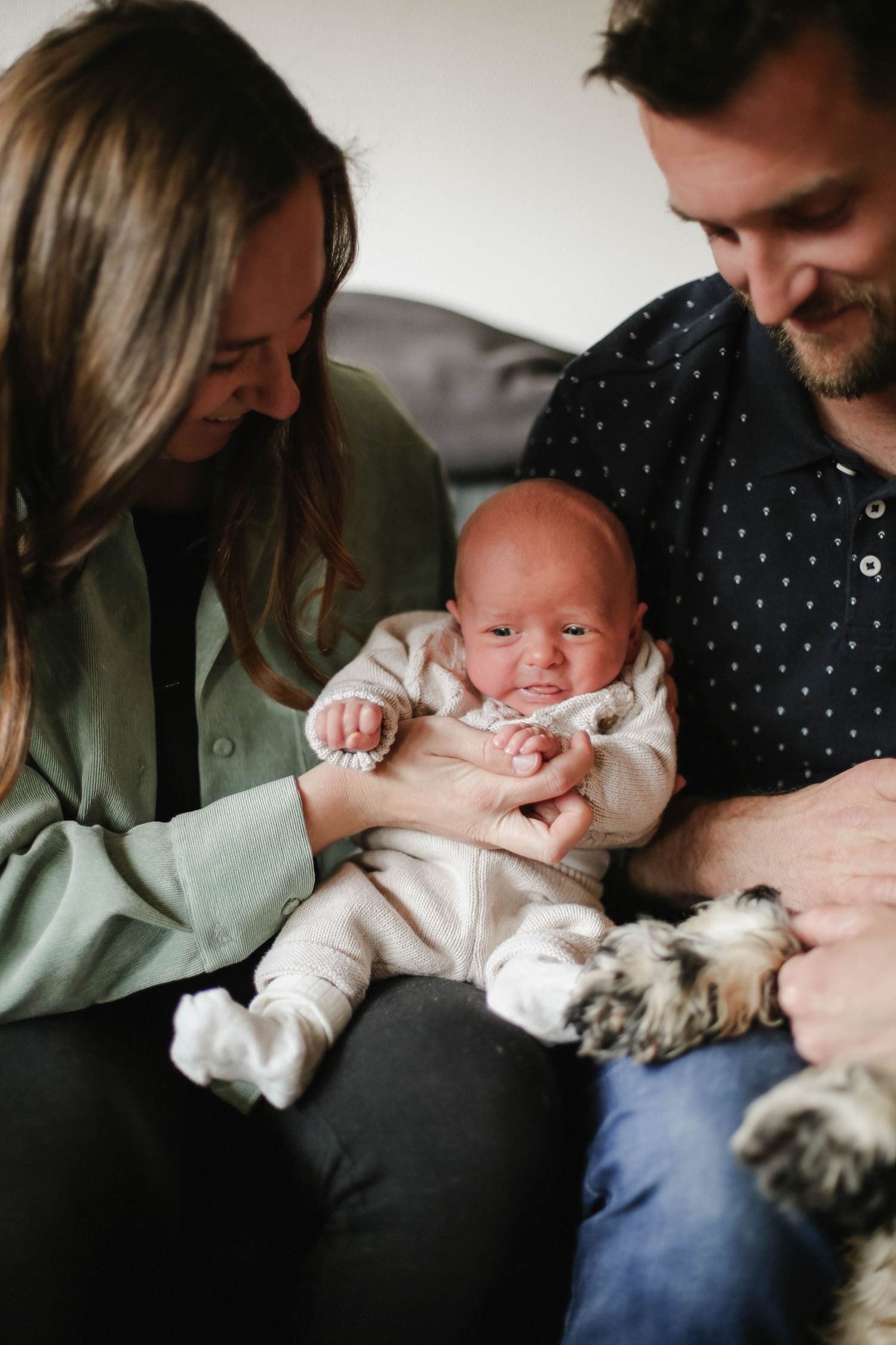 Family & Newborn photos in Morzine. Morzine photographer capturing Natural family photos. Newborn photography in Morzine.