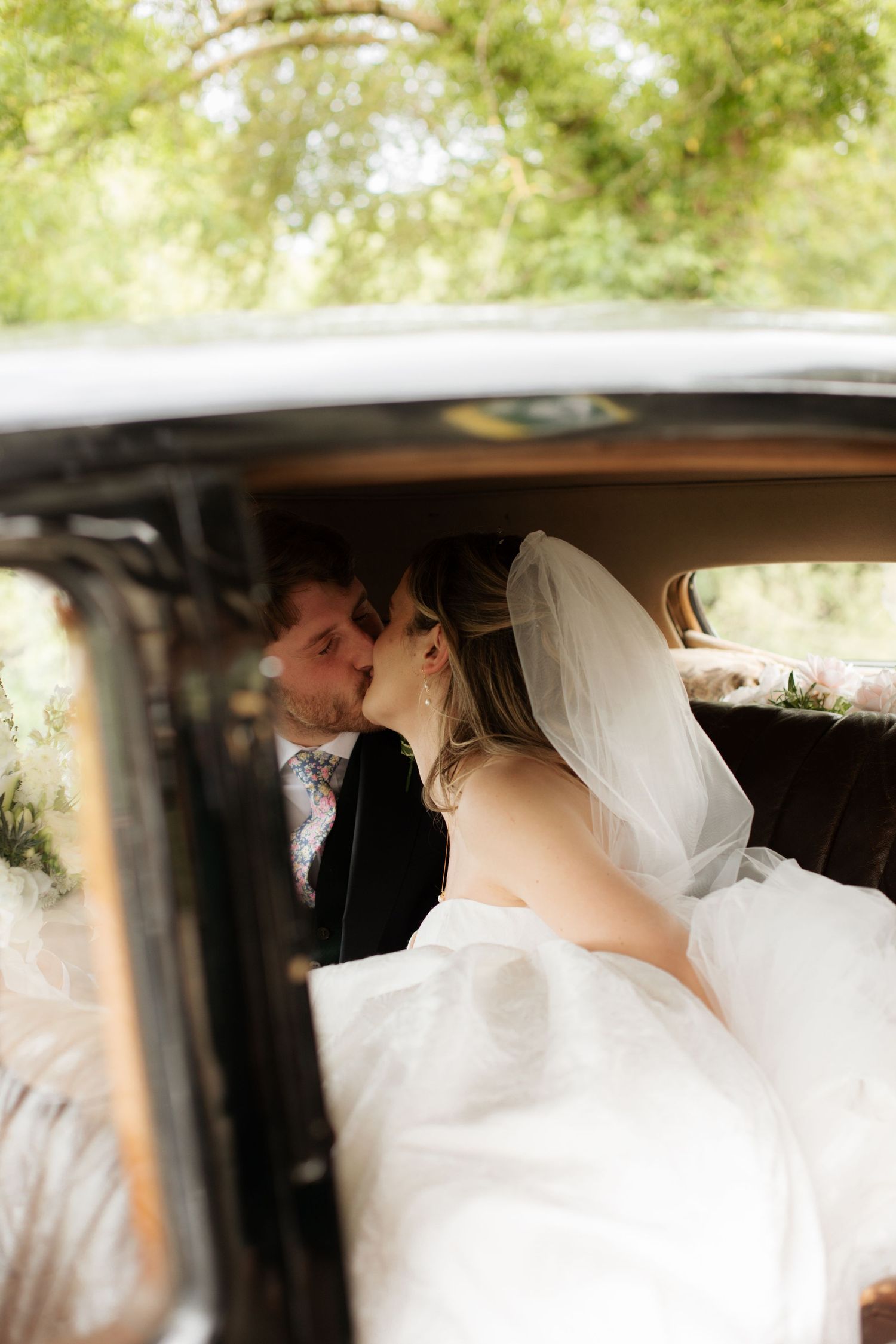 Cotswold Wedding photographer captures natural wedding photo at gloucestershire wedding venue. Candid timeless documentary style photos.