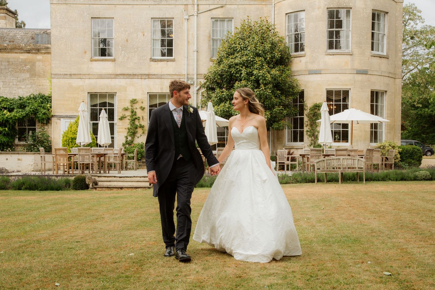 Documentary Style Cotswold Wedding Photographer captures wedding photos Gloucestershire Wedding Venue. Natural, candid wedding photography.