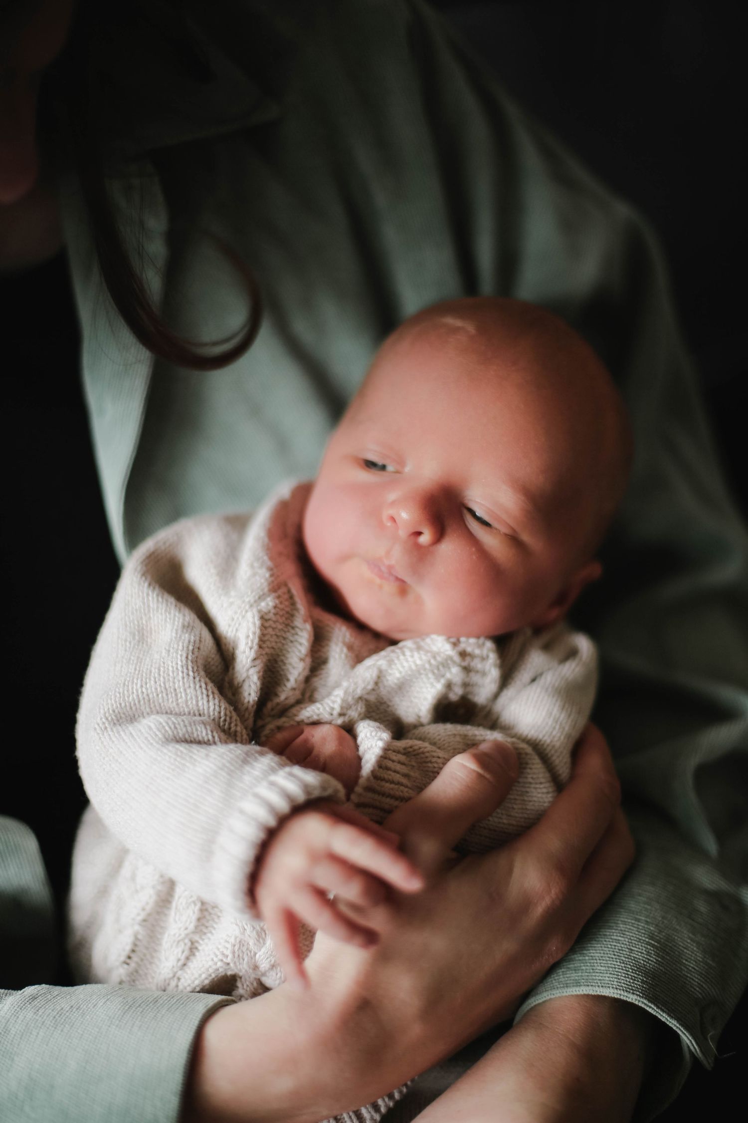 Family & Newborn photos in Morzine. Morzine photographer capturing Natural family photos. Newborn photography in Morzine.