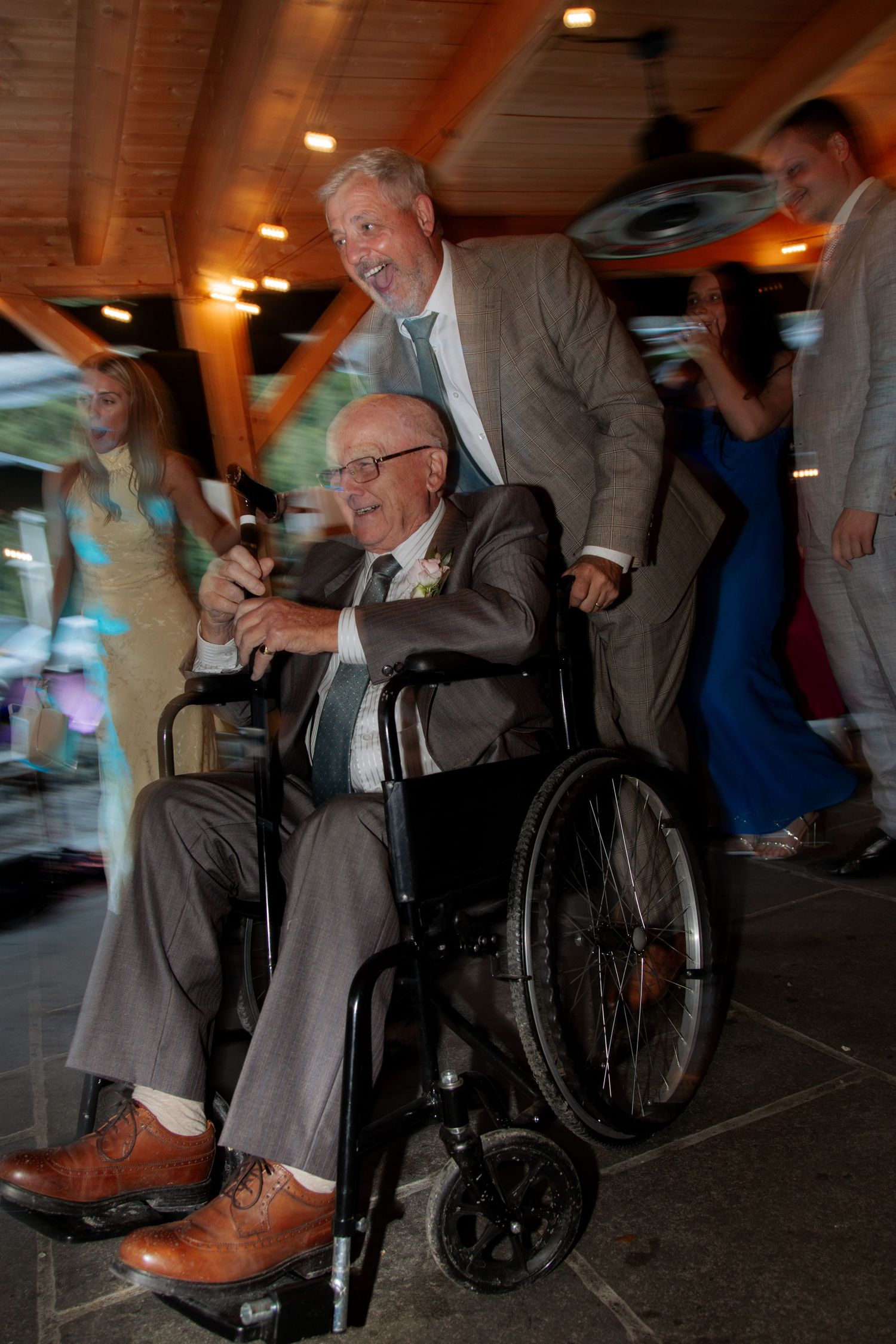 Candid Wedding photos of the dance party. Flash wedding photography in France. Destination wedding photography