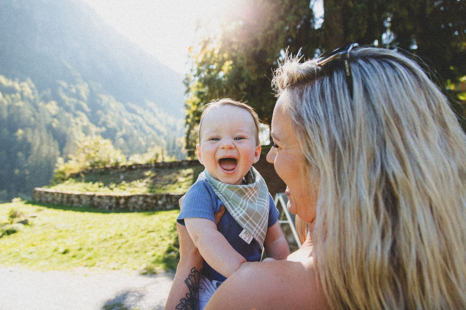 Outdoor family photography session with a mountain backdrop. Captured by Morzine Family photographer. Natural family portraits in morzine