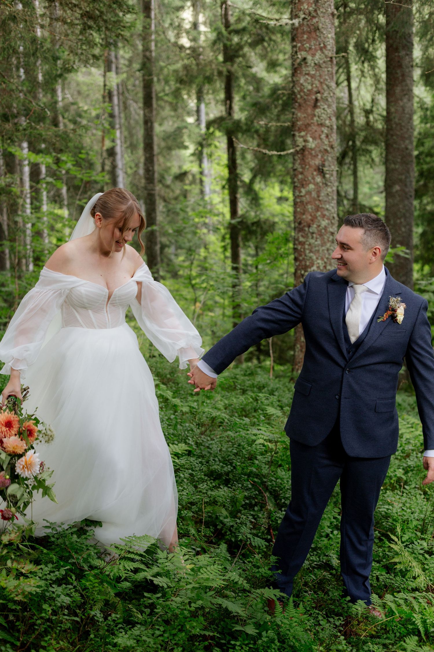 Morzine Wedding photographer captures couples photos and real emotions in Morzine Wedding Venue. Candid,timeless documentary style photosMor