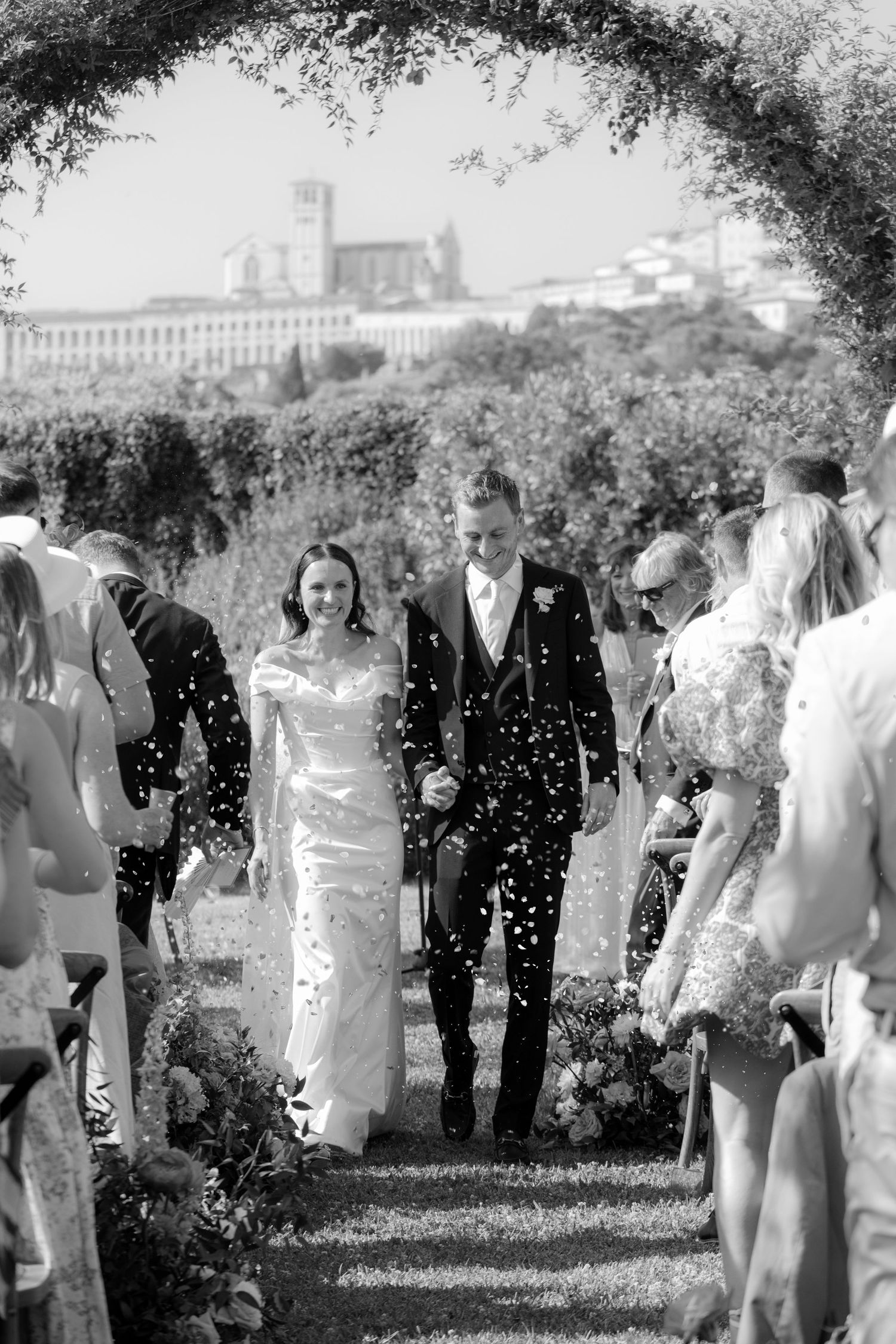 European Wedding Photographer captures wedding photos at a Tuscany Wedding venue. Italian wedding photographer, Timeless and candid photos.