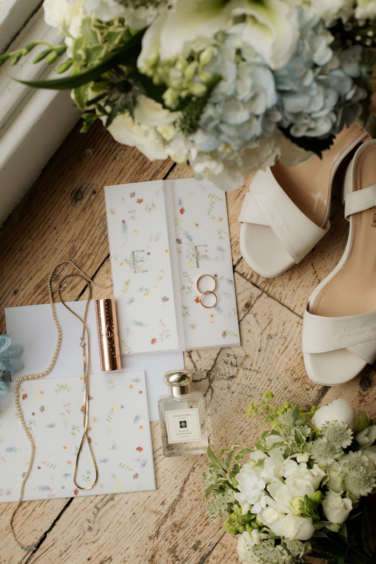 Cotswold Wedding Photographer captures candid ceremony photos at cotswold Wedding venue. Natural,honest & authentic storytelling.Cirencester