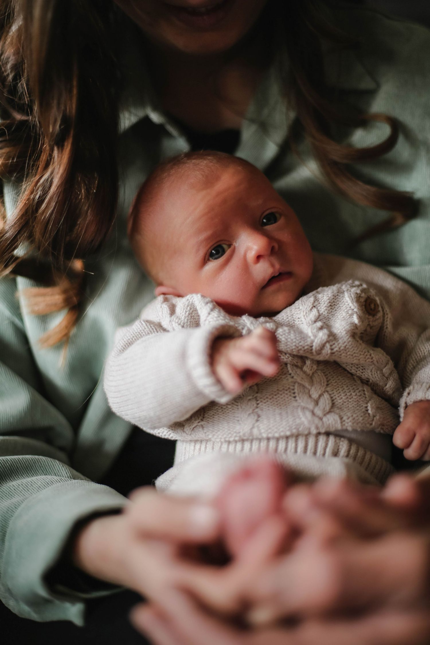 Family & Newborn photos in Morzine. Morzine photographer capturing Natural family photos. Newborn photography in Morzine.