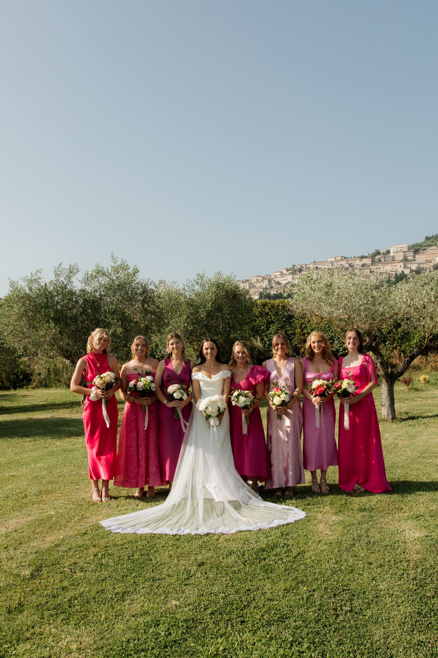 European Wedding Photographer captures wedding photos at a Tuscany Wedding venue. Italian wedding photographer, Timeless and candid photos.
